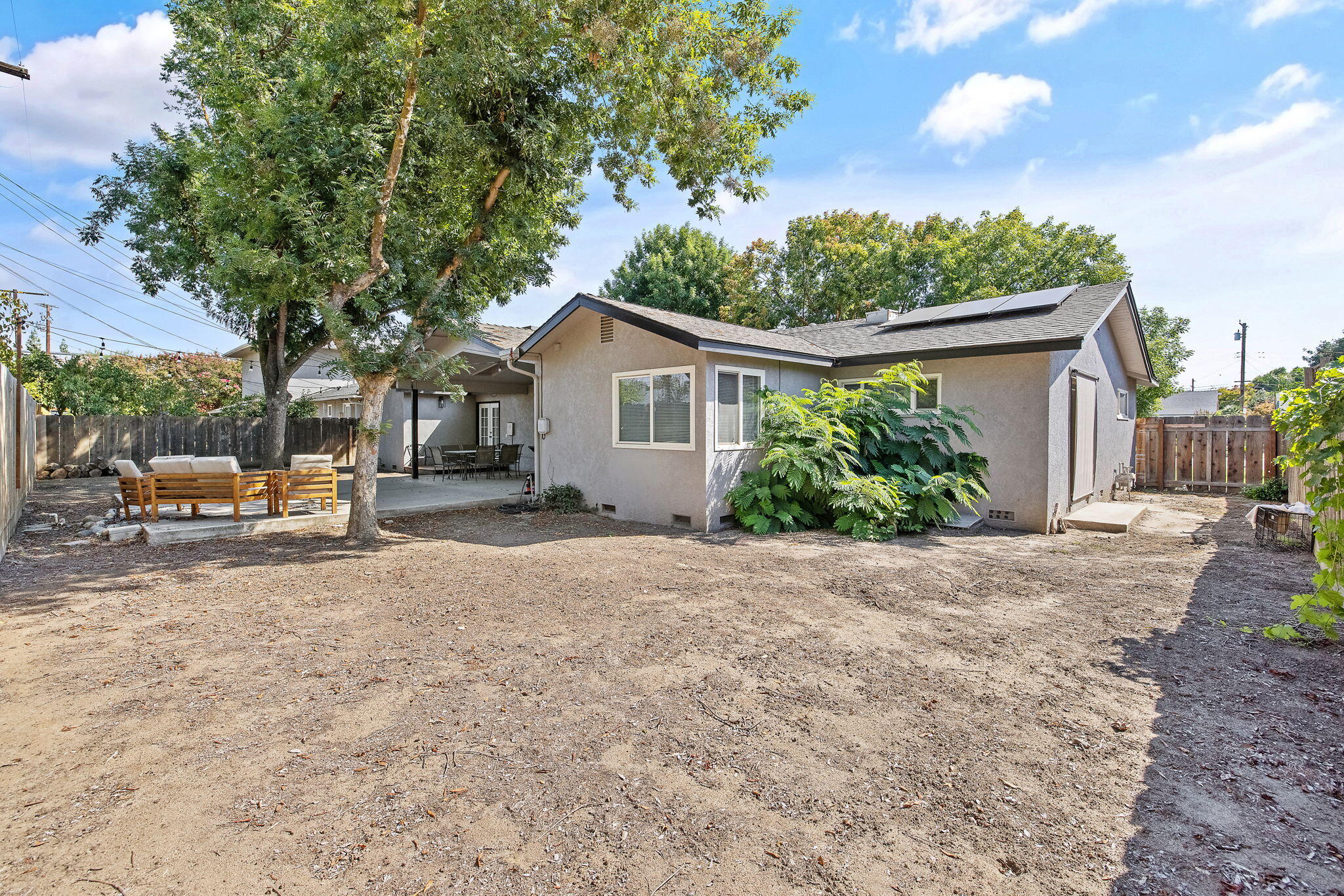 2424 W Fairview Ct, Visalia, CA 93277