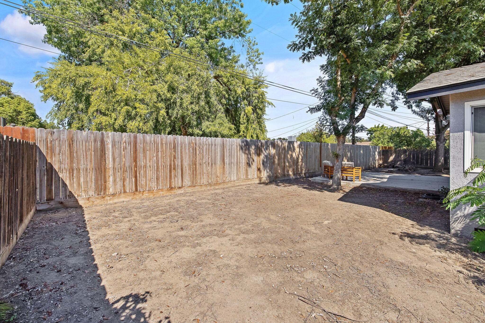 2424 W Fairview Ct, Visalia, CA 93277