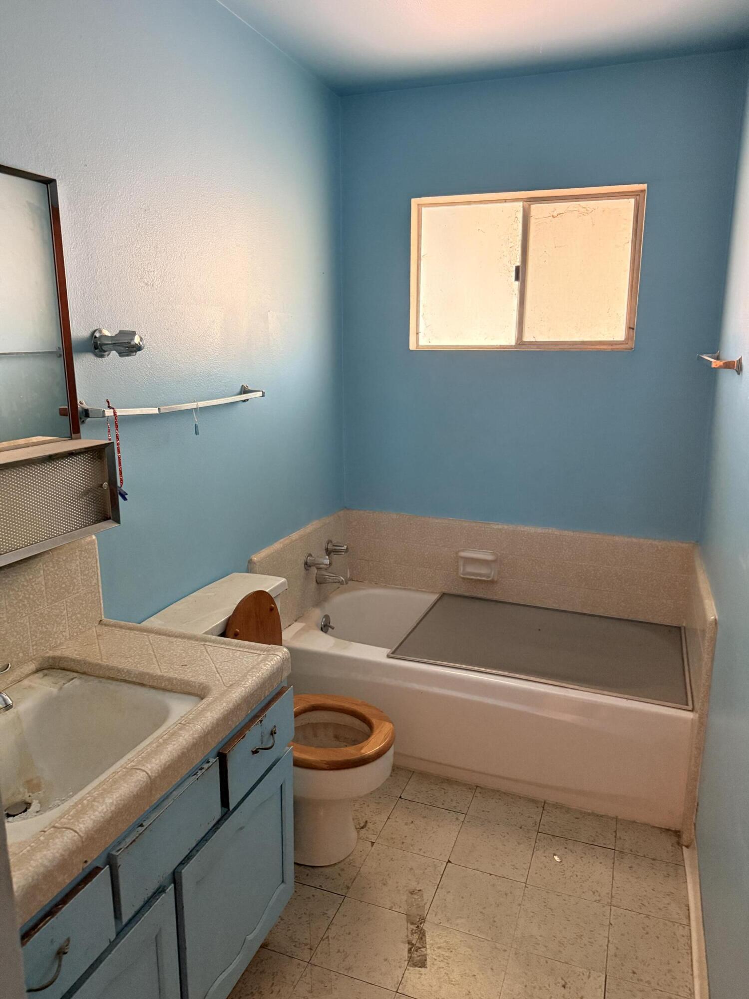 2263 E Cleo Ave, Porterville, CA 93257