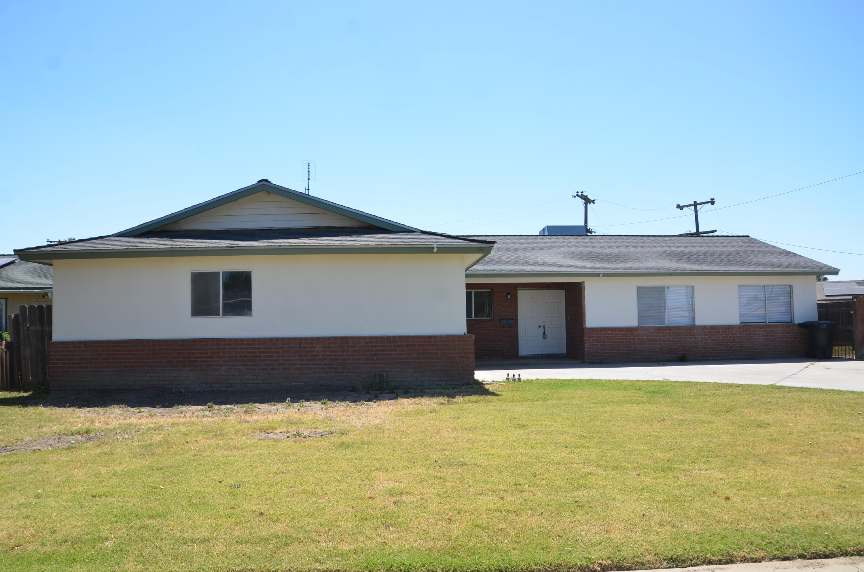 339 W Spring Ln, Lemoore, CA 93245