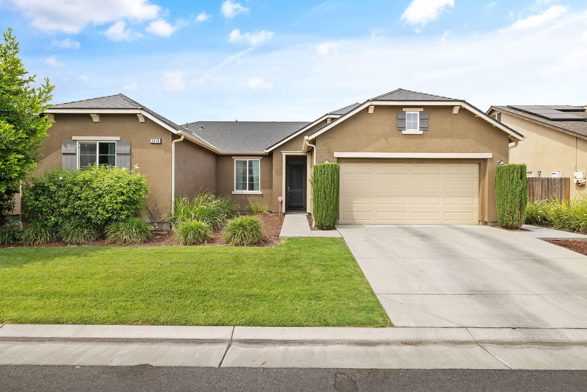 3316 Tradewinds Ave, Tulare, CA 93274