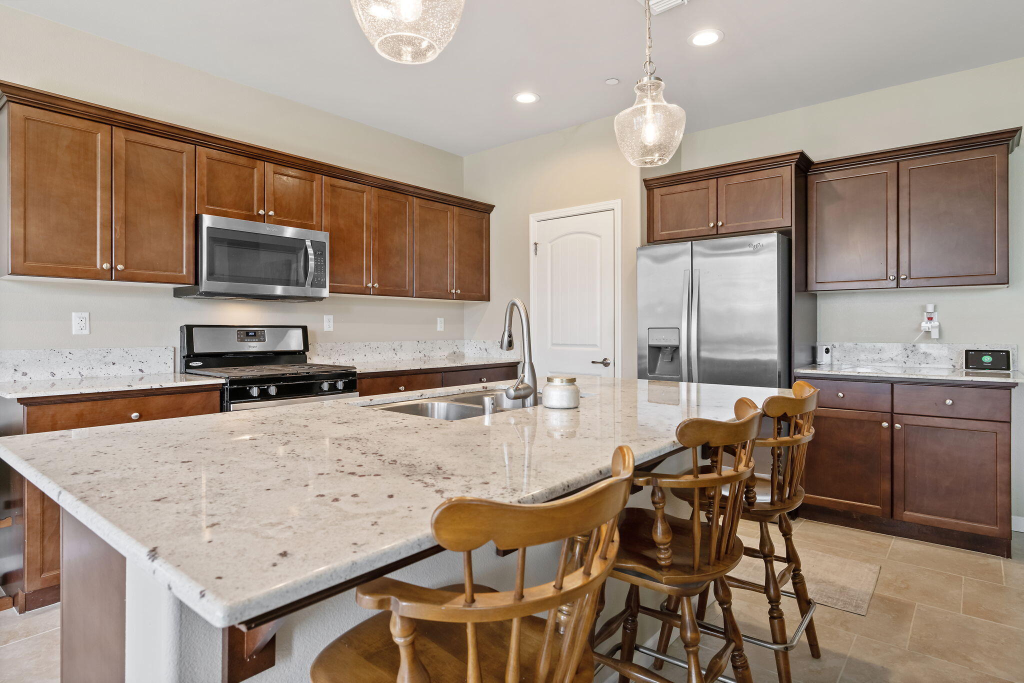 3316 Tradewinds Ave, Tulare, CA 93274