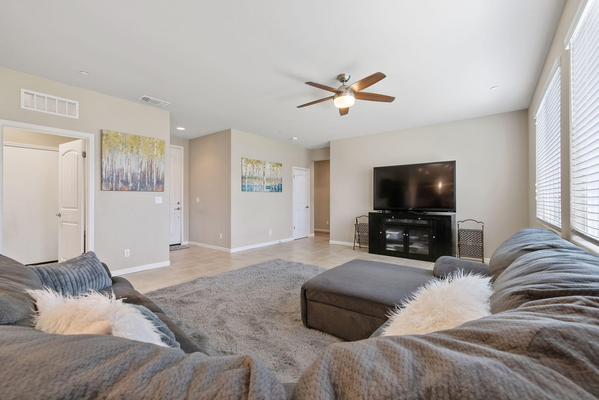 3316 Tradewinds Ave, Tulare, CA 93274