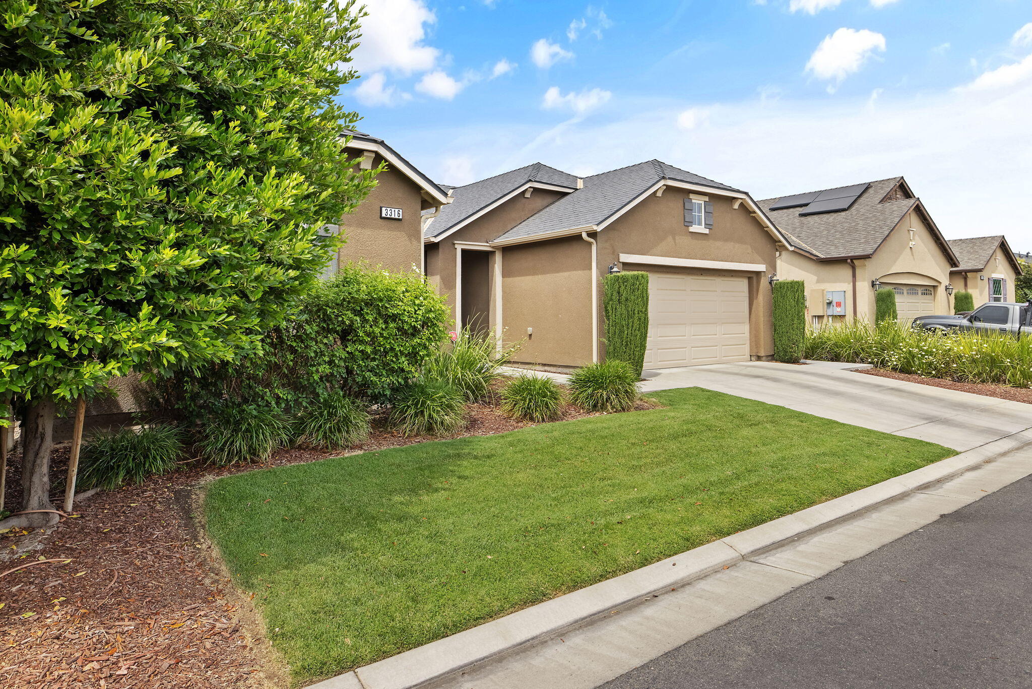 3316 Tradewinds Ave, Tulare, CA 93274