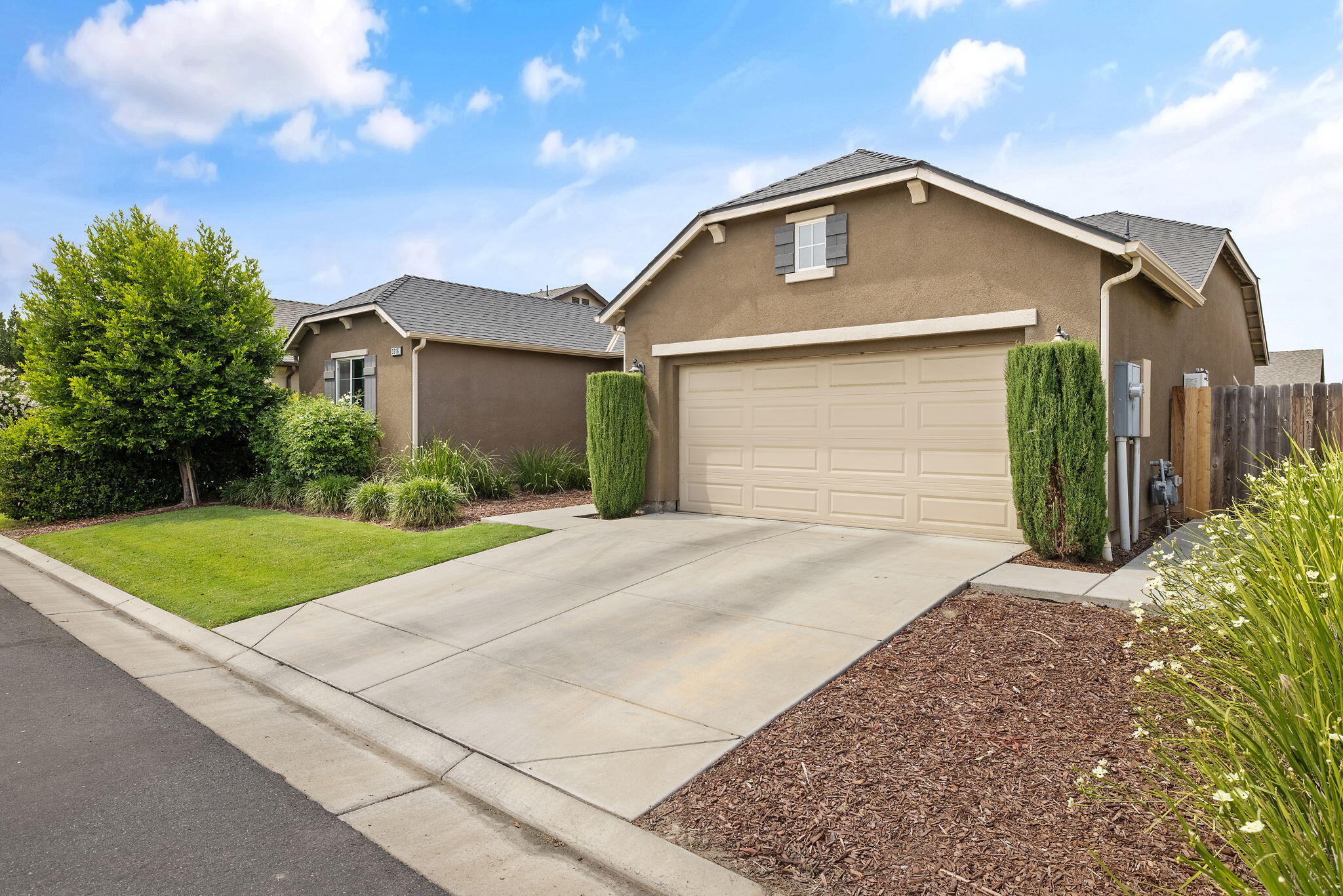 3316 Tradewinds Ave, Tulare, CA 93274