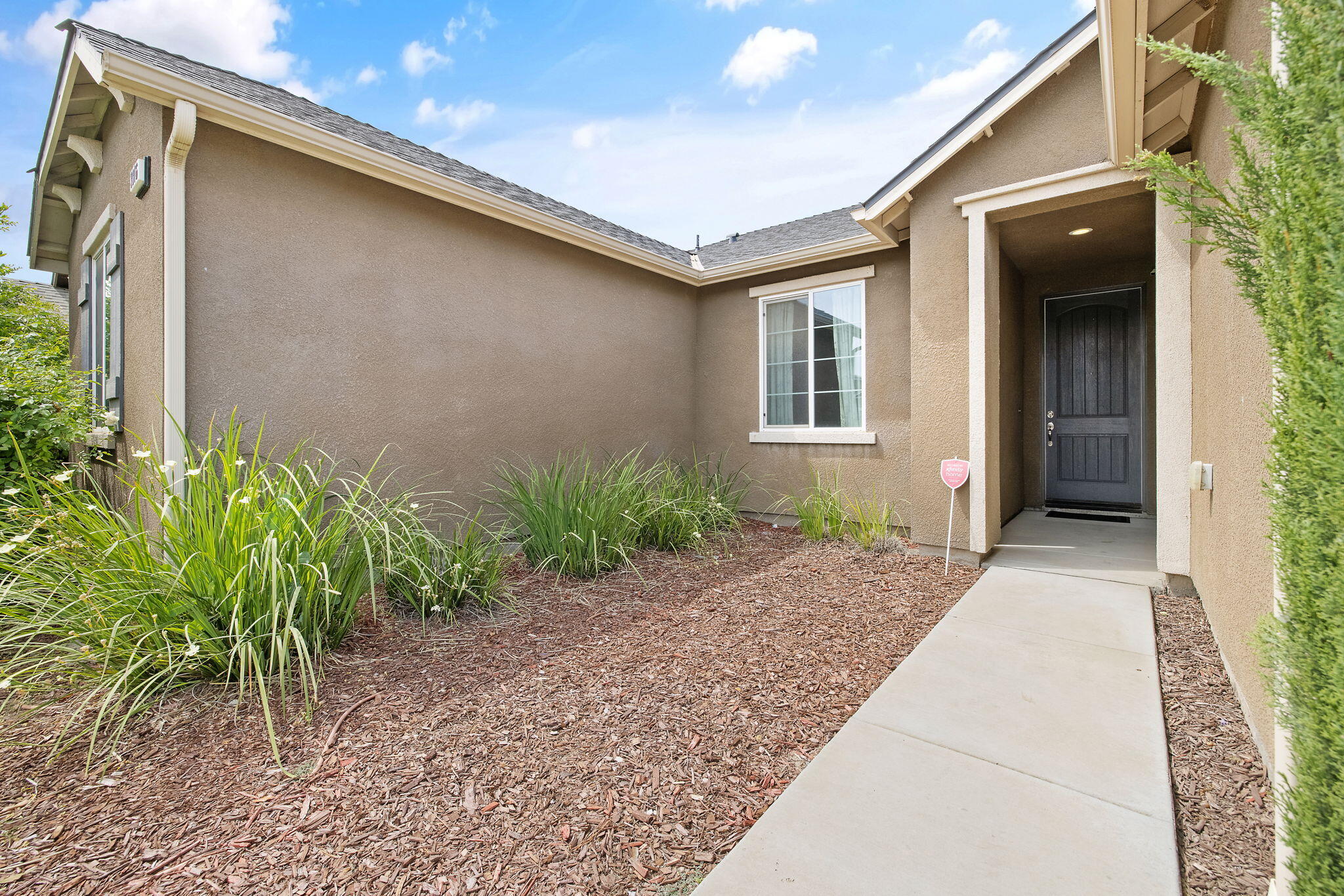 3316 Tradewinds Ave, Tulare, CA 93274