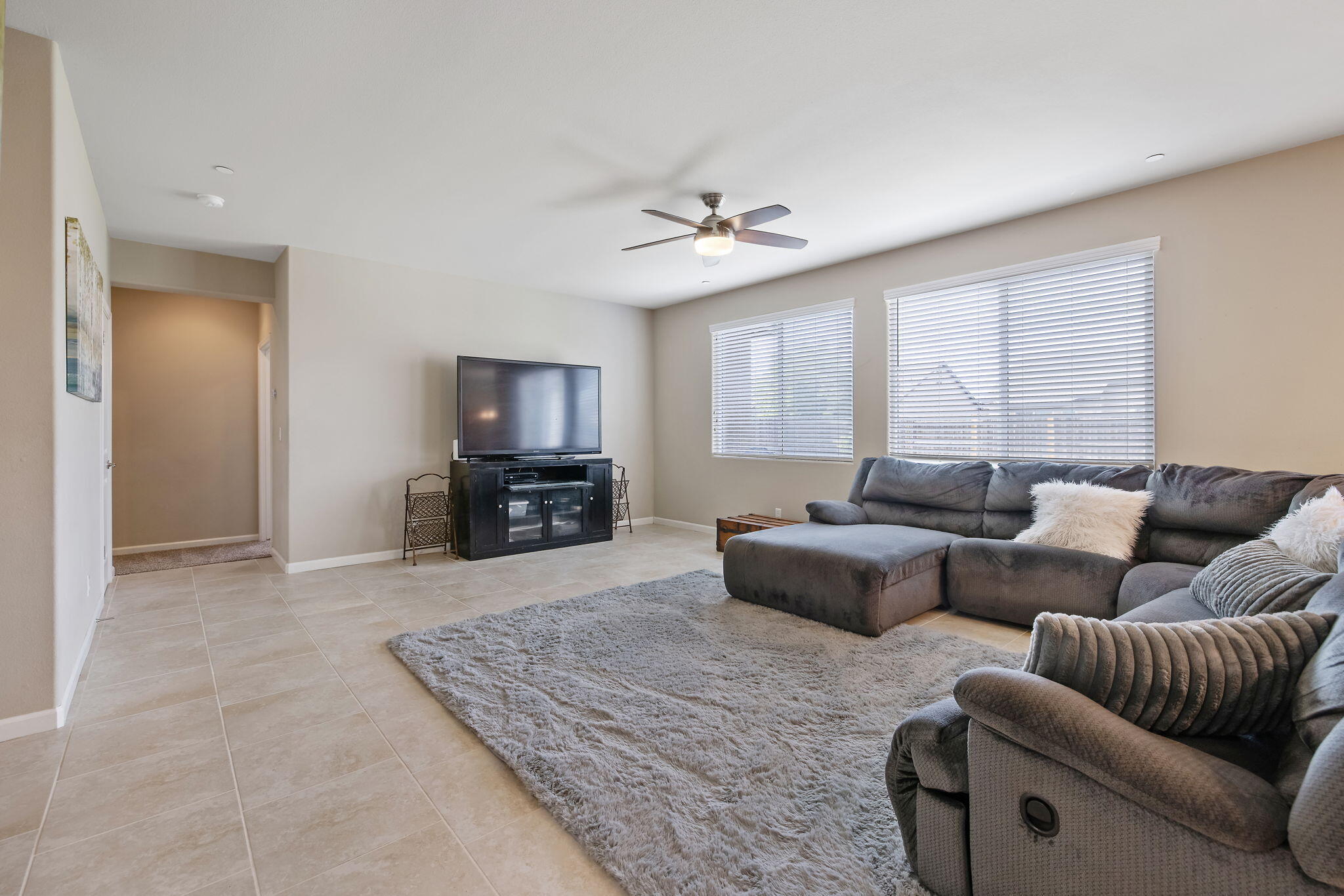 3316 Tradewinds Ave, Tulare, CA 93274