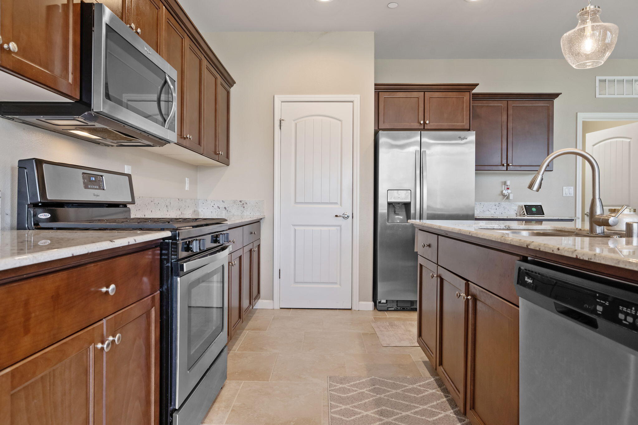 3316 Tradewinds Ave, Tulare, CA 93274