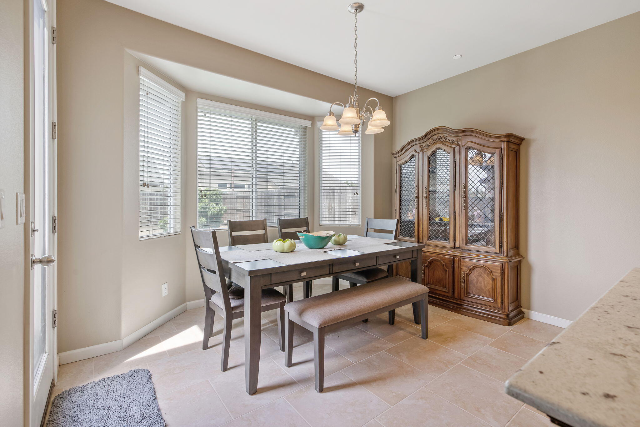 3316 Tradewinds Ave, Tulare, CA 93274