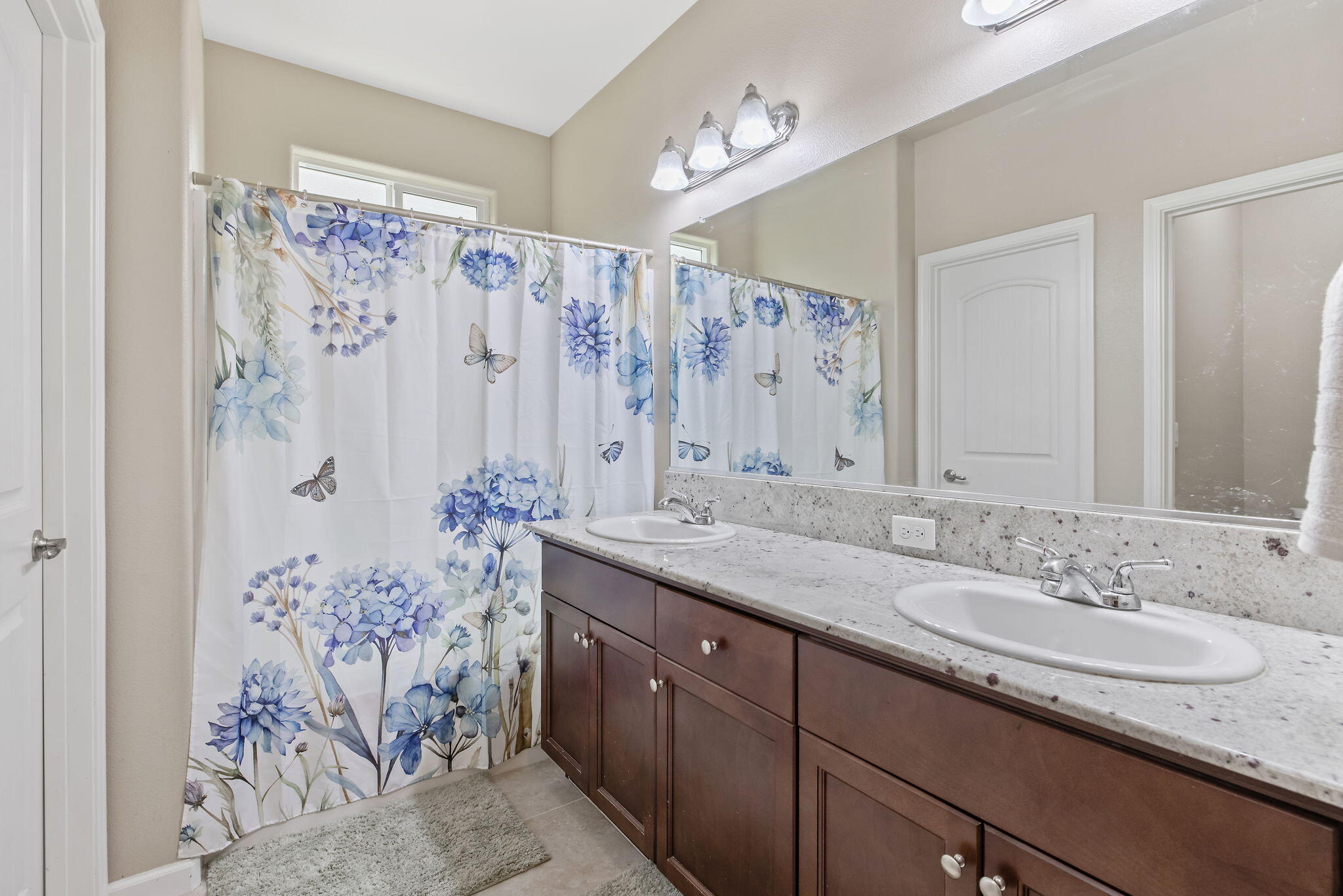 3316 Tradewinds Ave, Tulare, CA 93274