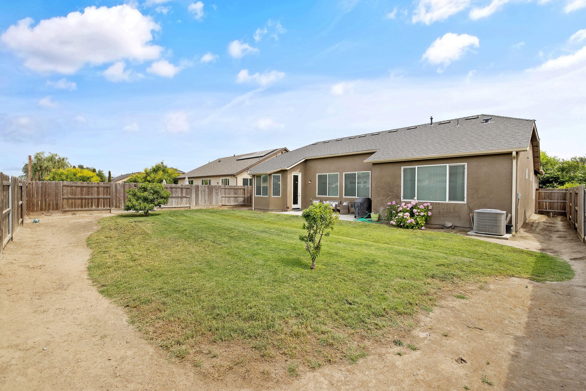 3316 Tradewinds Ave, Tulare, CA 93274