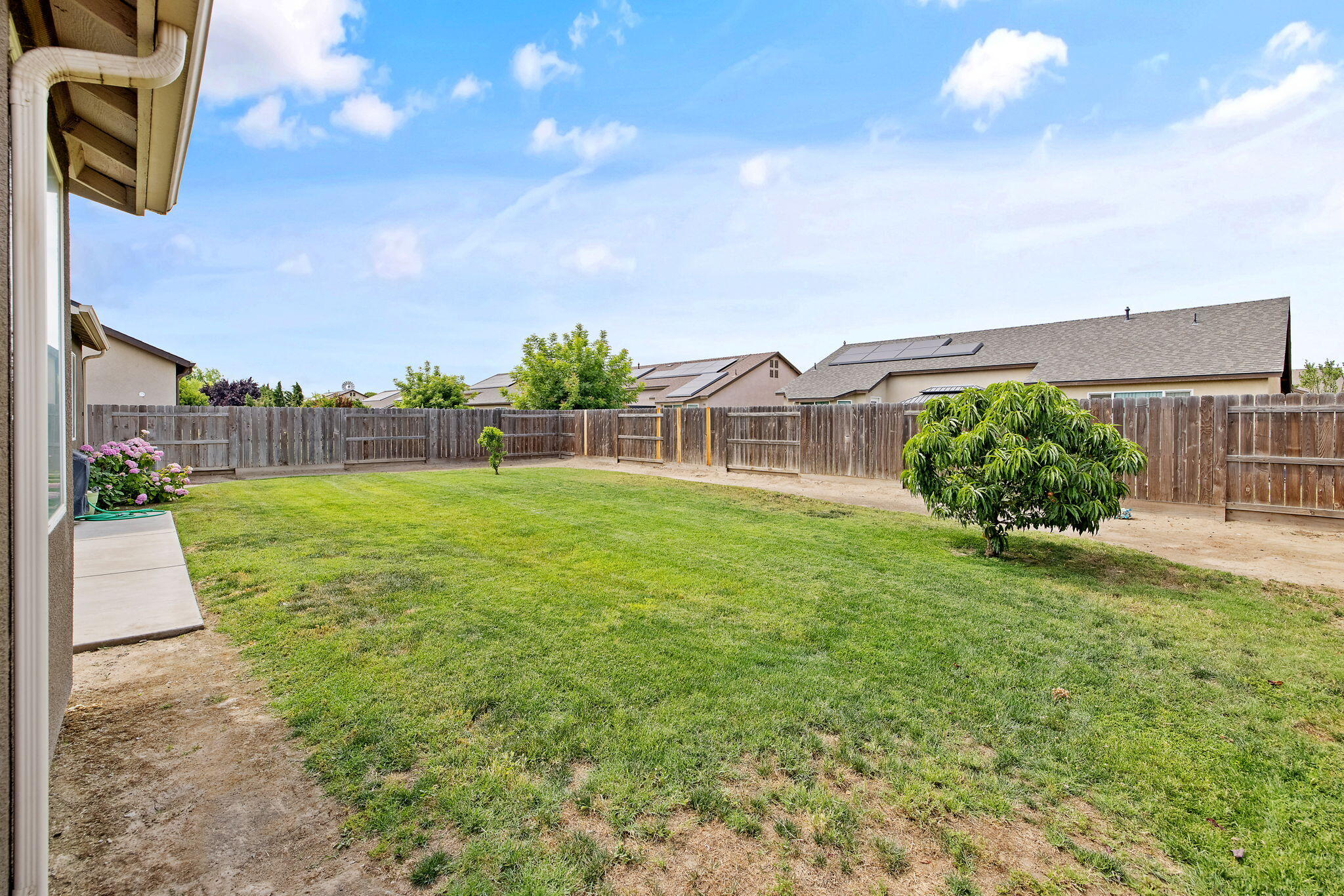 3316 Tradewinds Ave, Tulare, CA 93274