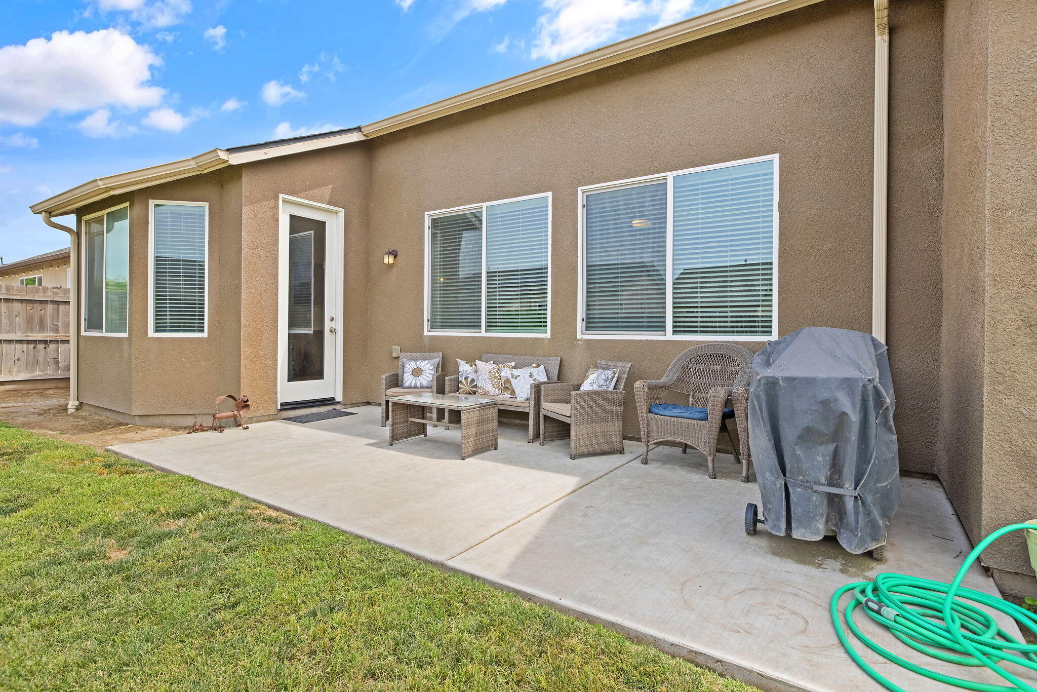 3316 Tradewinds Ave, Tulare, CA 93274