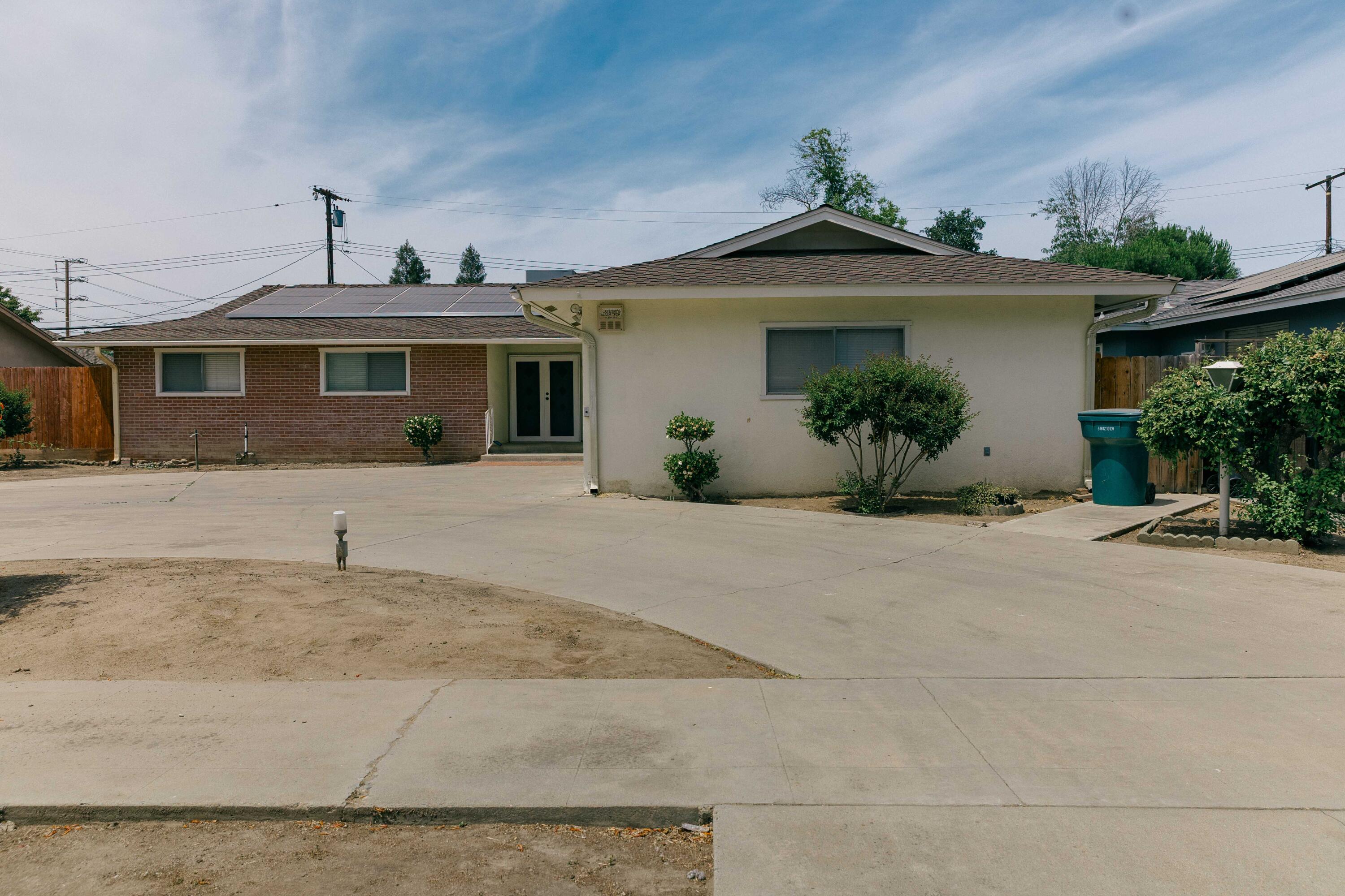132 E Gannon Dr, Tulare, CA 93274