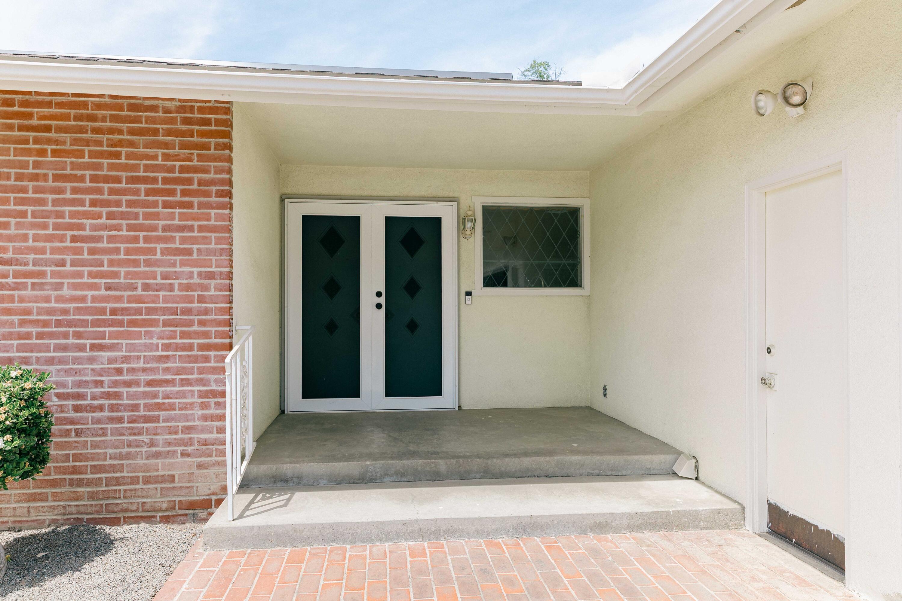 132 E Gannon Dr, Tulare, CA 93274