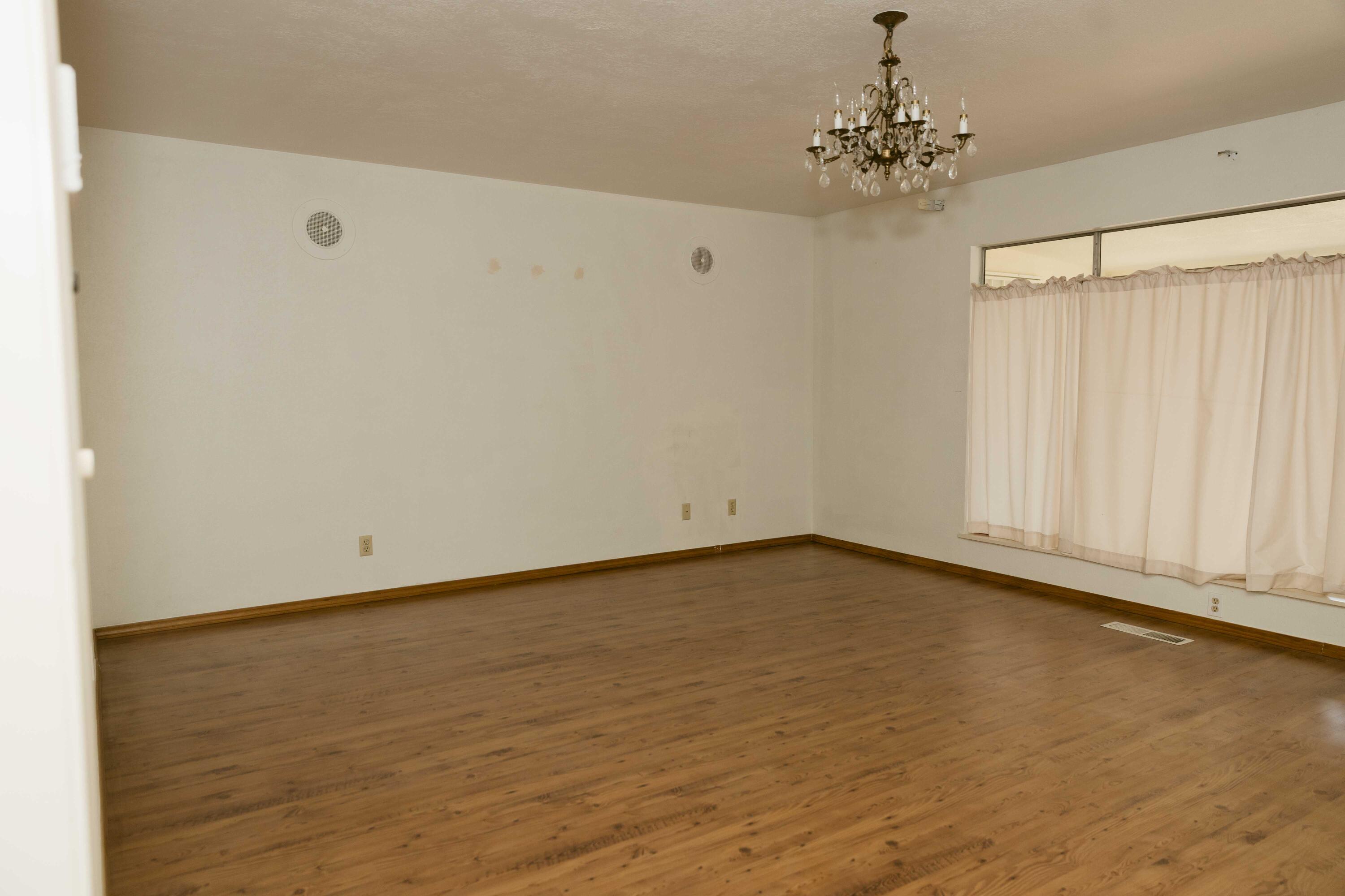 132 E Gannon Dr, Tulare, CA 93274