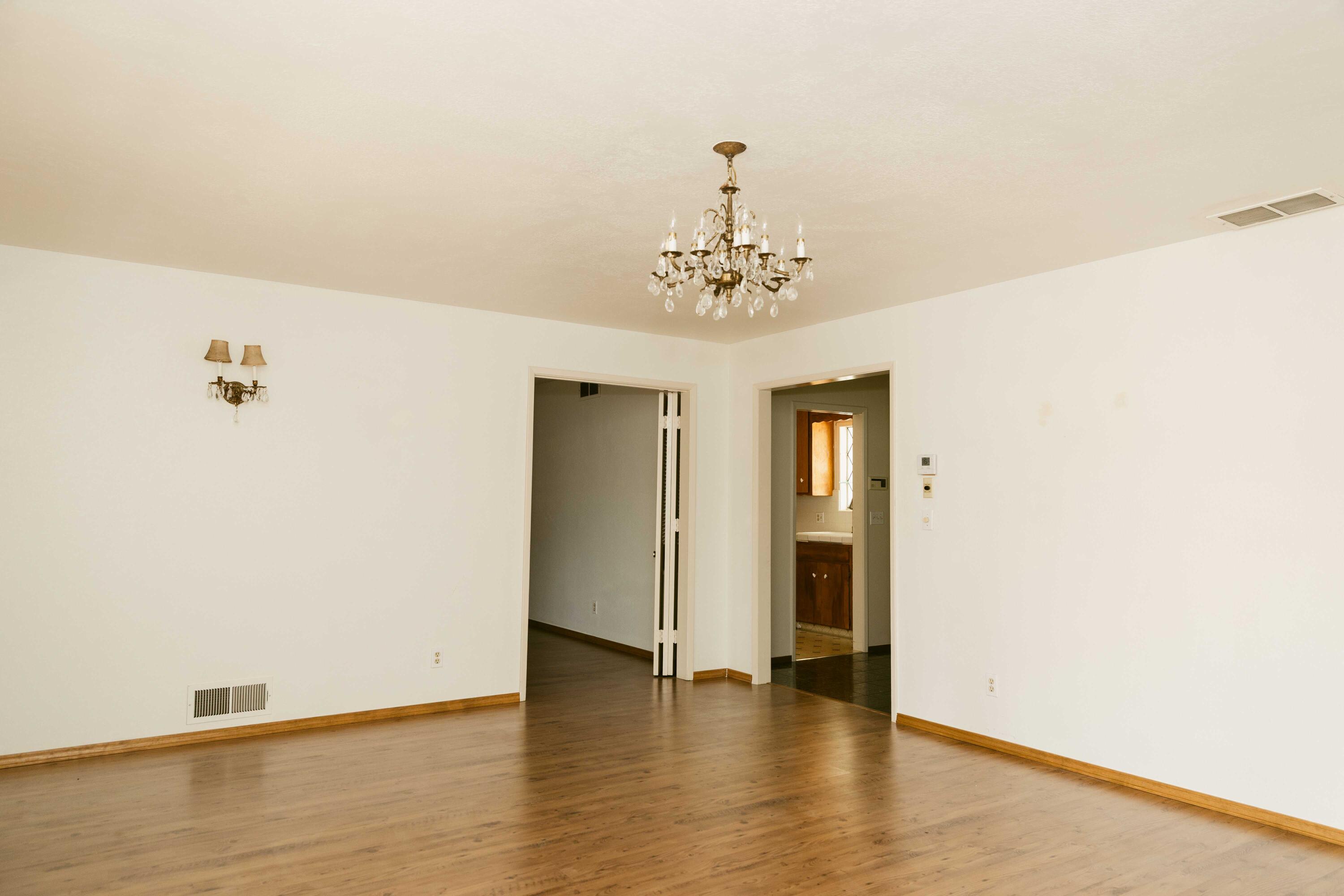 132 E Gannon Dr, Tulare, CA 93274