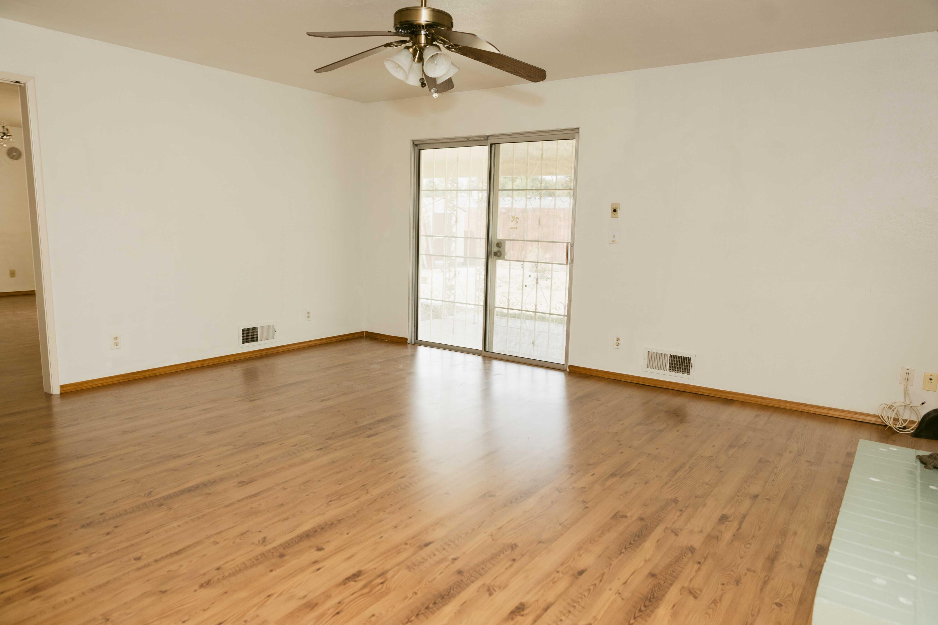 132 E Gannon Dr, Tulare, CA 93274