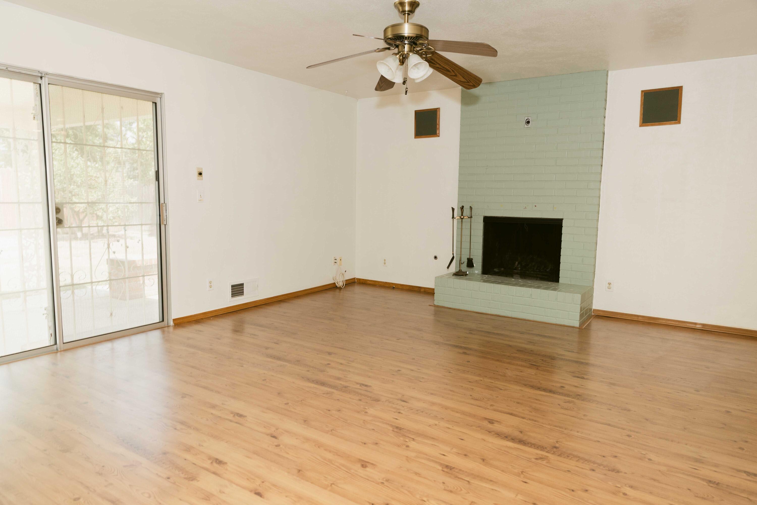 132 E Gannon Dr, Tulare, CA 93274