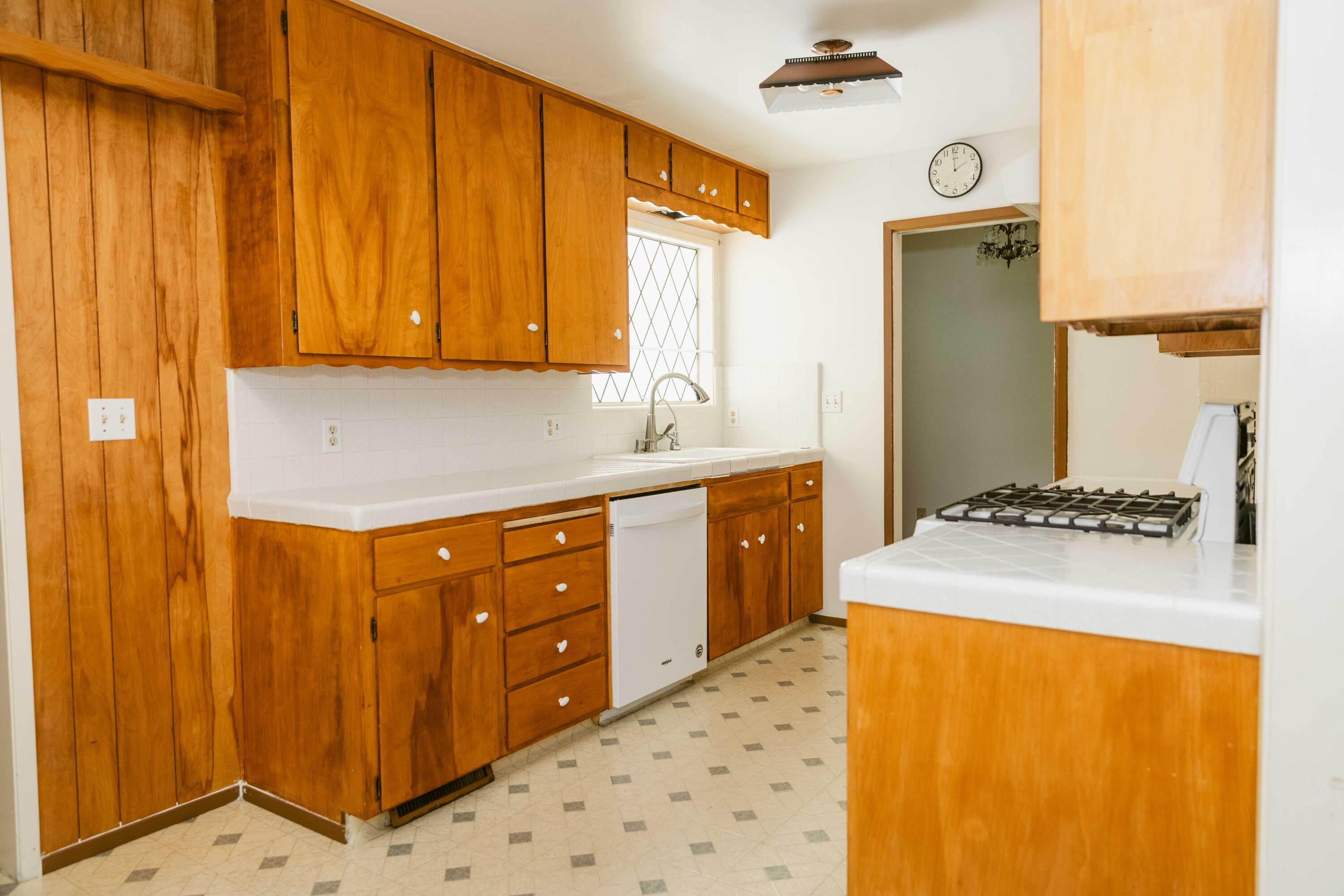 132 E Gannon Dr, Tulare, CA 93274