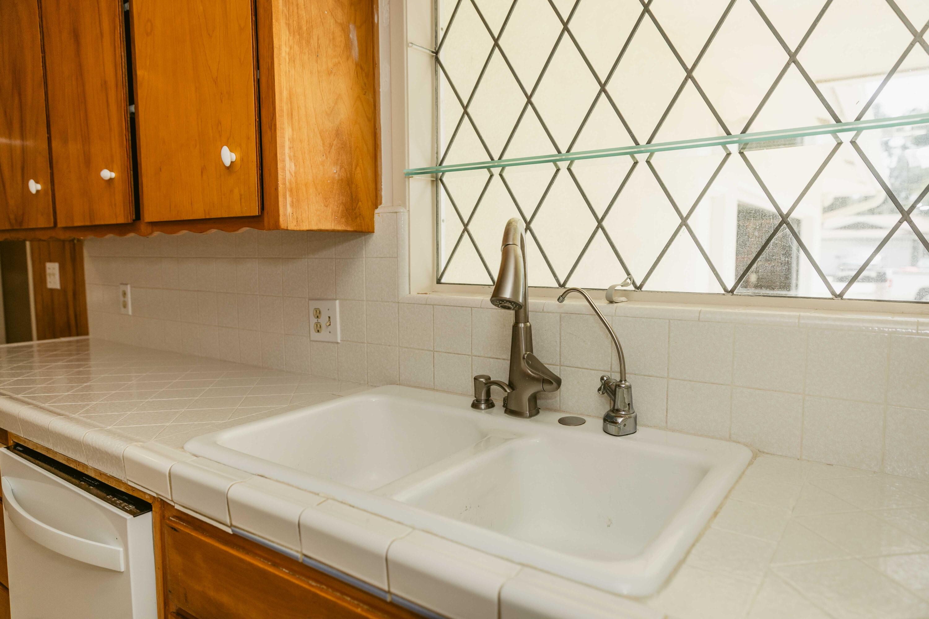 132 E Gannon Dr, Tulare, CA 93274