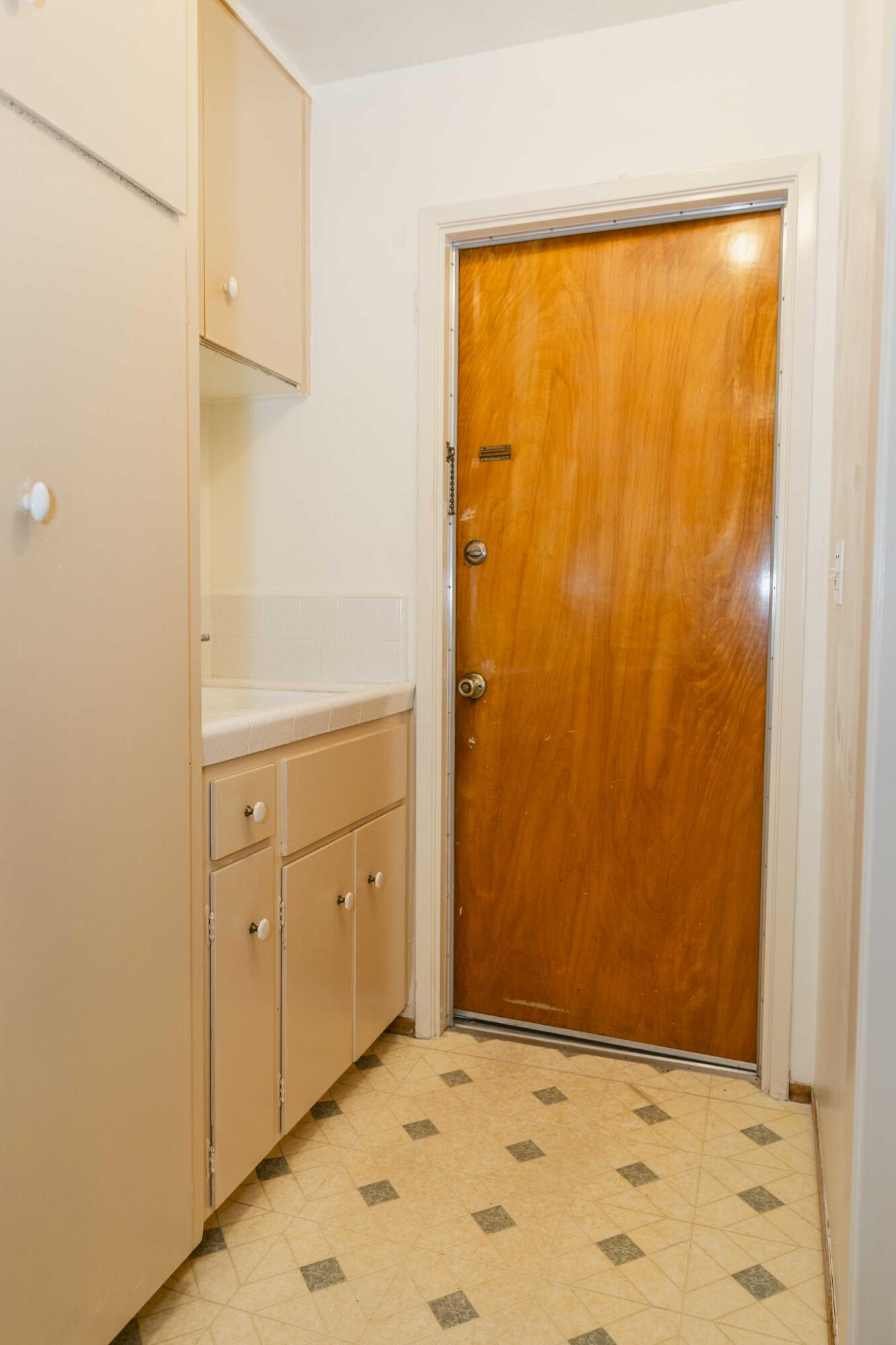 132 E Gannon Dr, Tulare, CA 93274