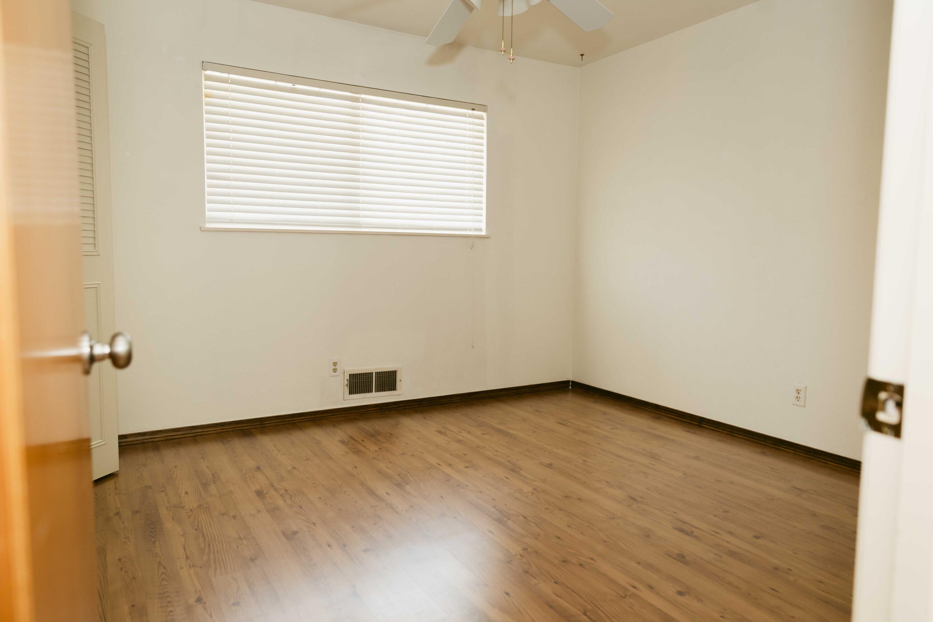 132 E Gannon Dr, Tulare, CA 93274
