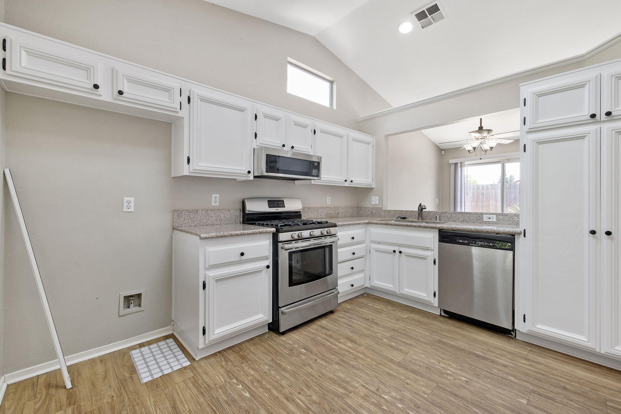 5335 W Monte Vista Ave, Visalia, CA 93277