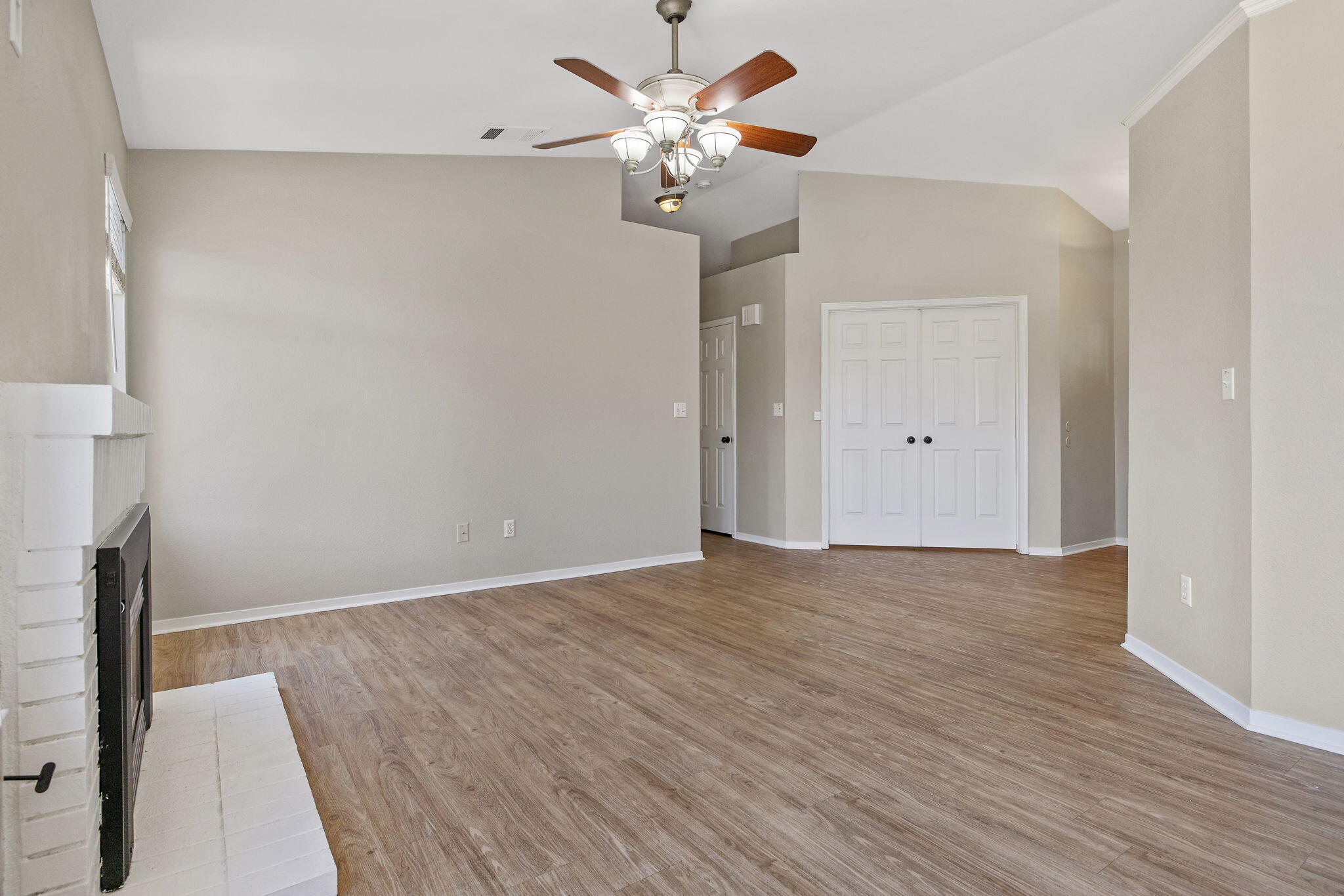5335 W Monte Vista Ave, Visalia, CA 93277