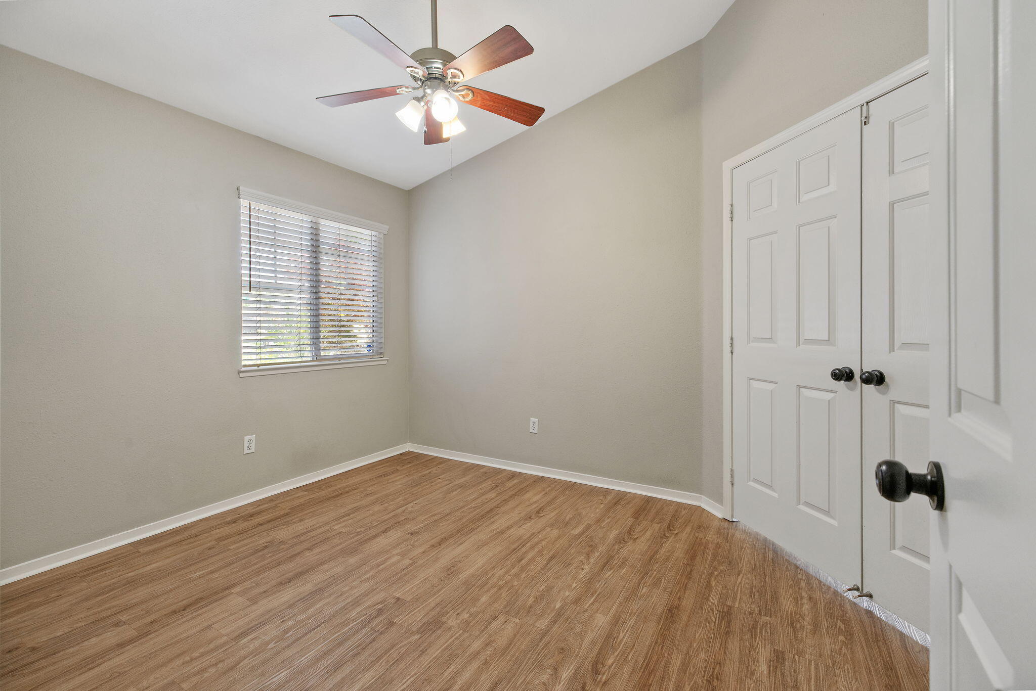 5335 W Monte Vista Ave, Visalia, CA 93277