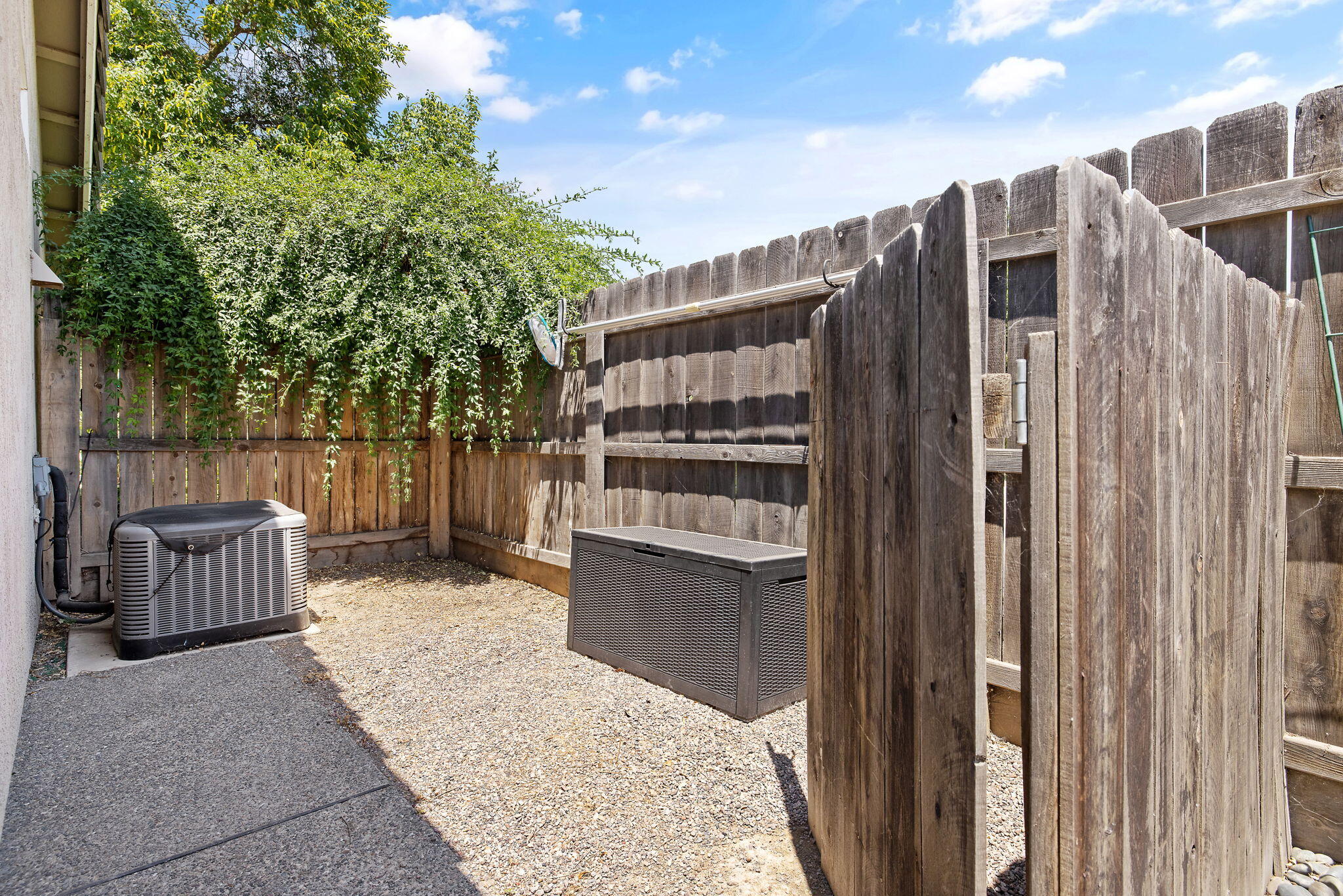 5335 W Monte Vista Ave, Visalia, CA 93277