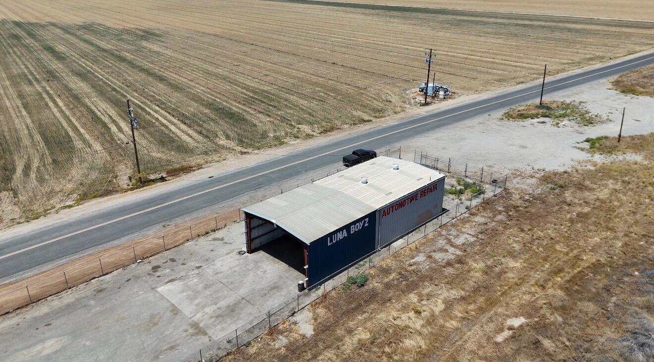236 N Market St, Pixley, CA 93256