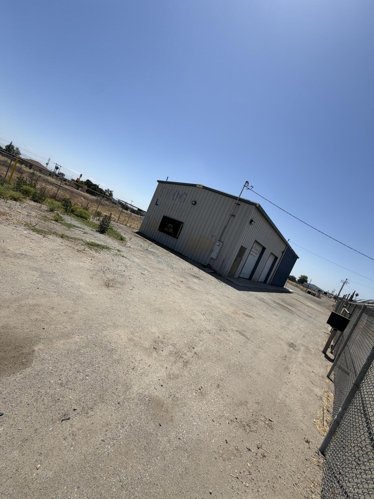 236 N Market St, Pixley, CA 93256