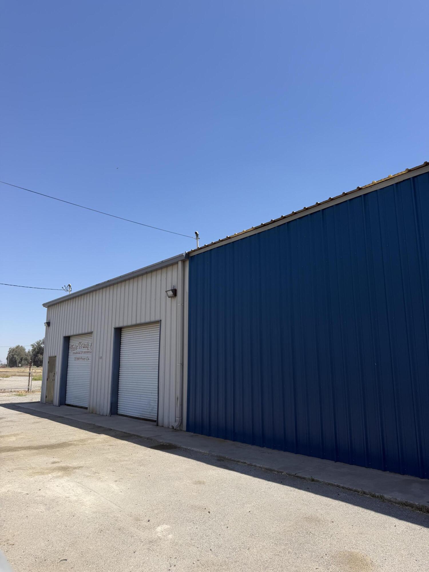 236 N Market St, Pixley, CA 93256