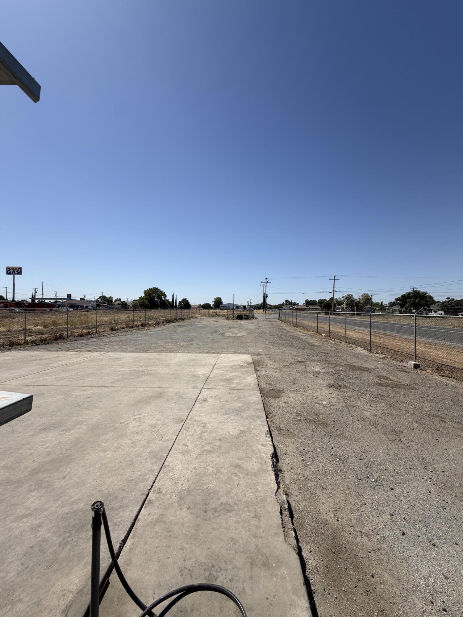 236 N Market St, Pixley, CA 93256