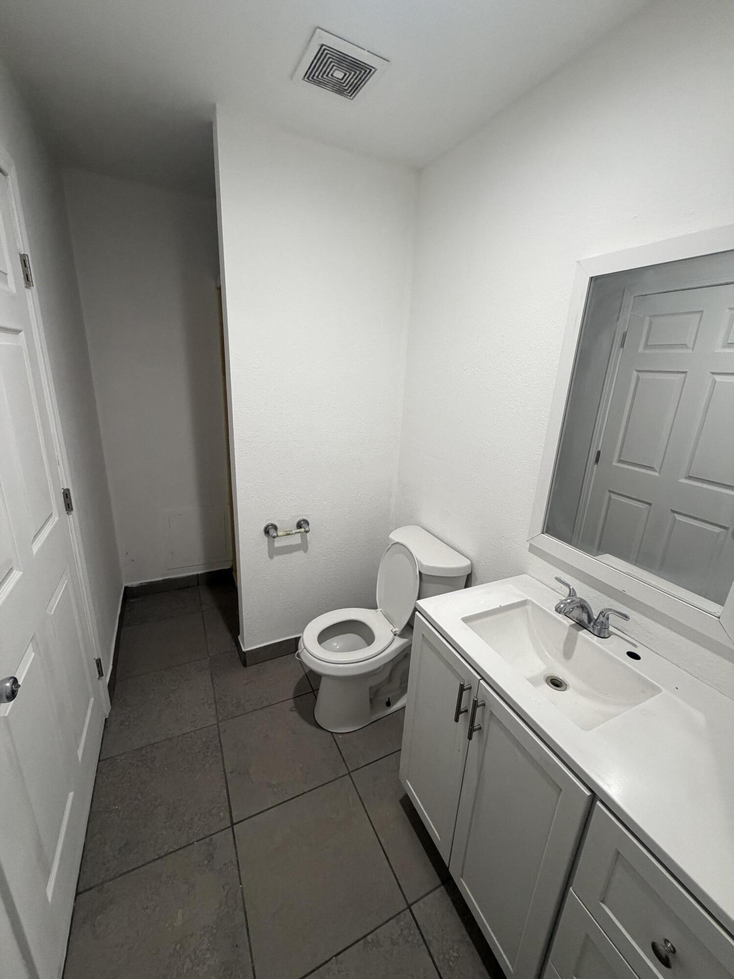 236 N Market St, Pixley, CA 93256