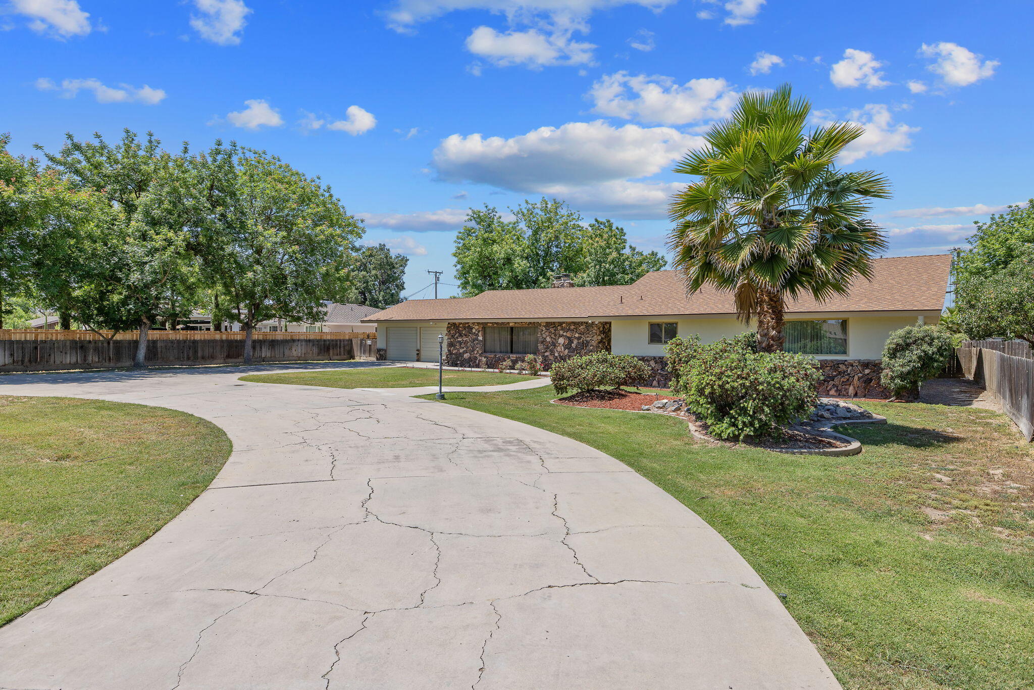 8640 12th Ave, Hanford, CA 93230