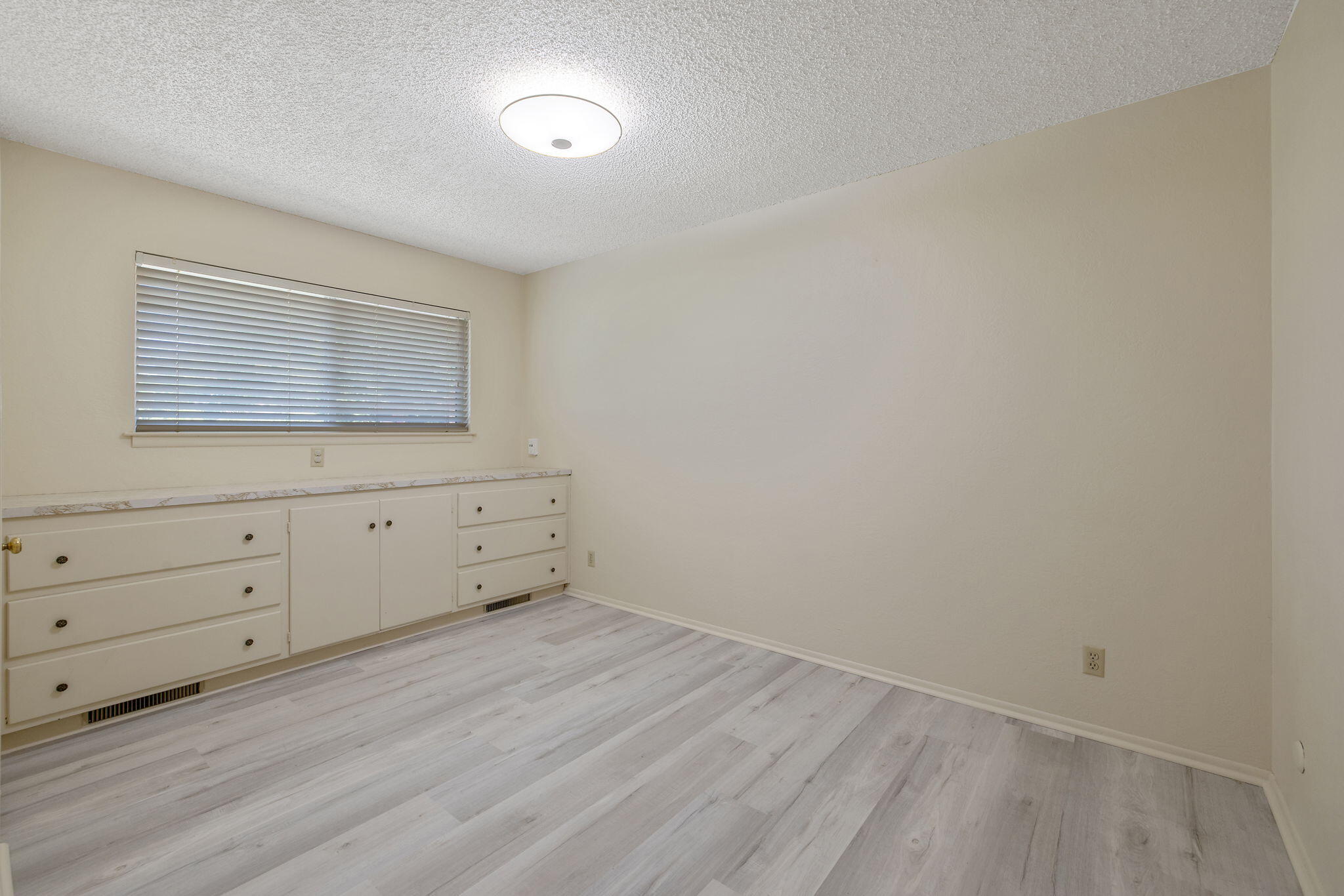 8640 12th Ave, Hanford, CA 93230