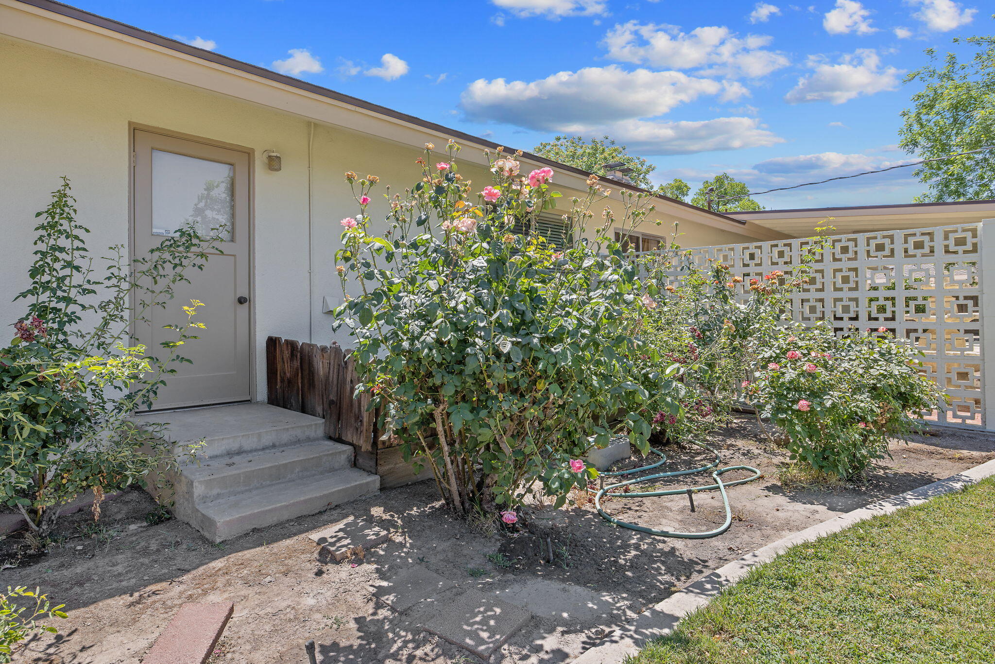 8640 12th Ave, Hanford, CA 93230