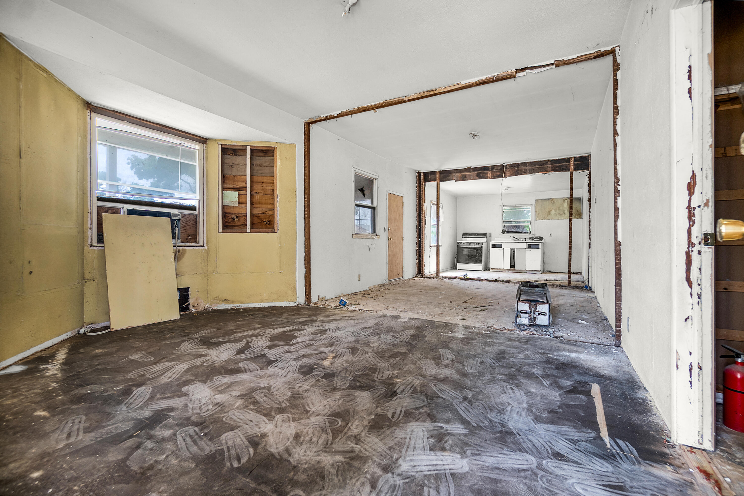 826 Kimball Ln, Hanford, CA 93230