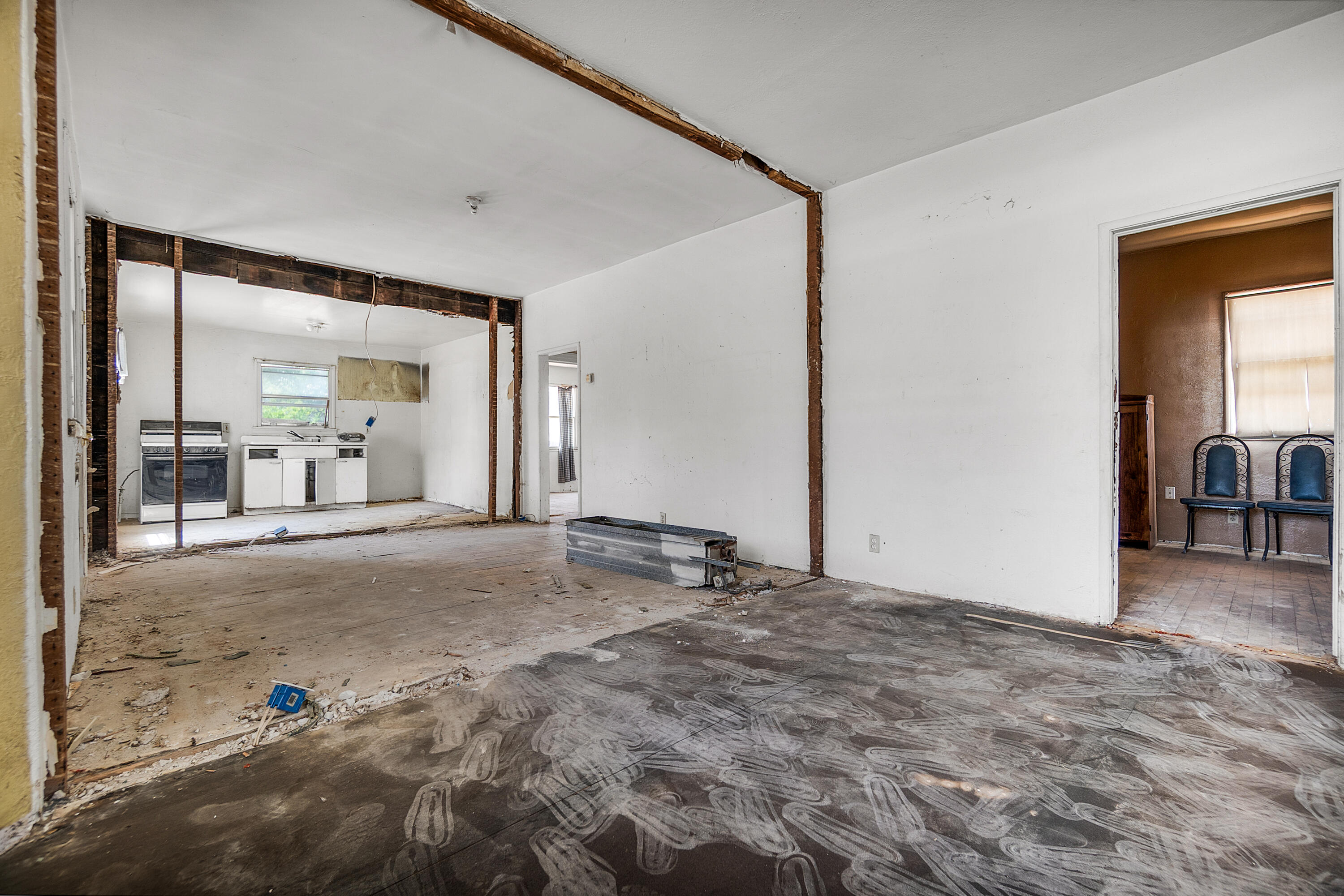826 Kimball Ln, Hanford, CA 93230