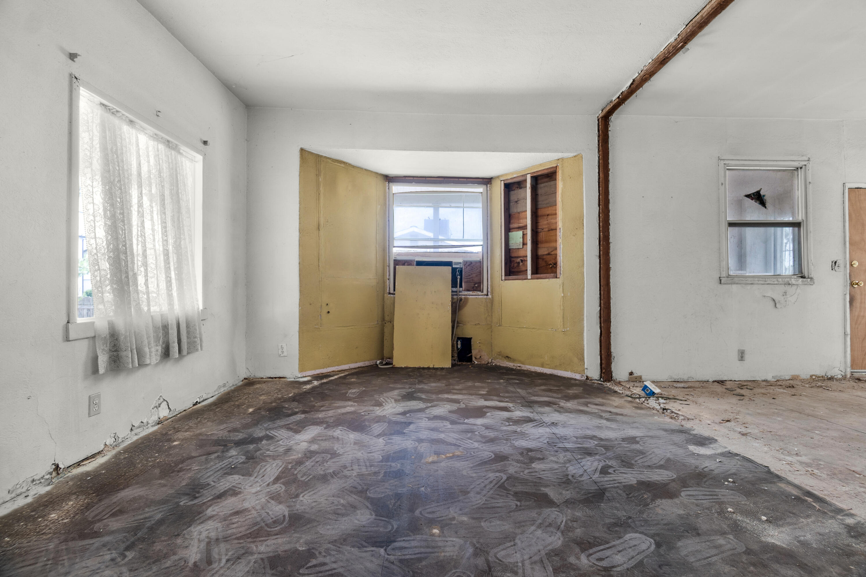 826 Kimball Ln, Hanford, CA 93230
