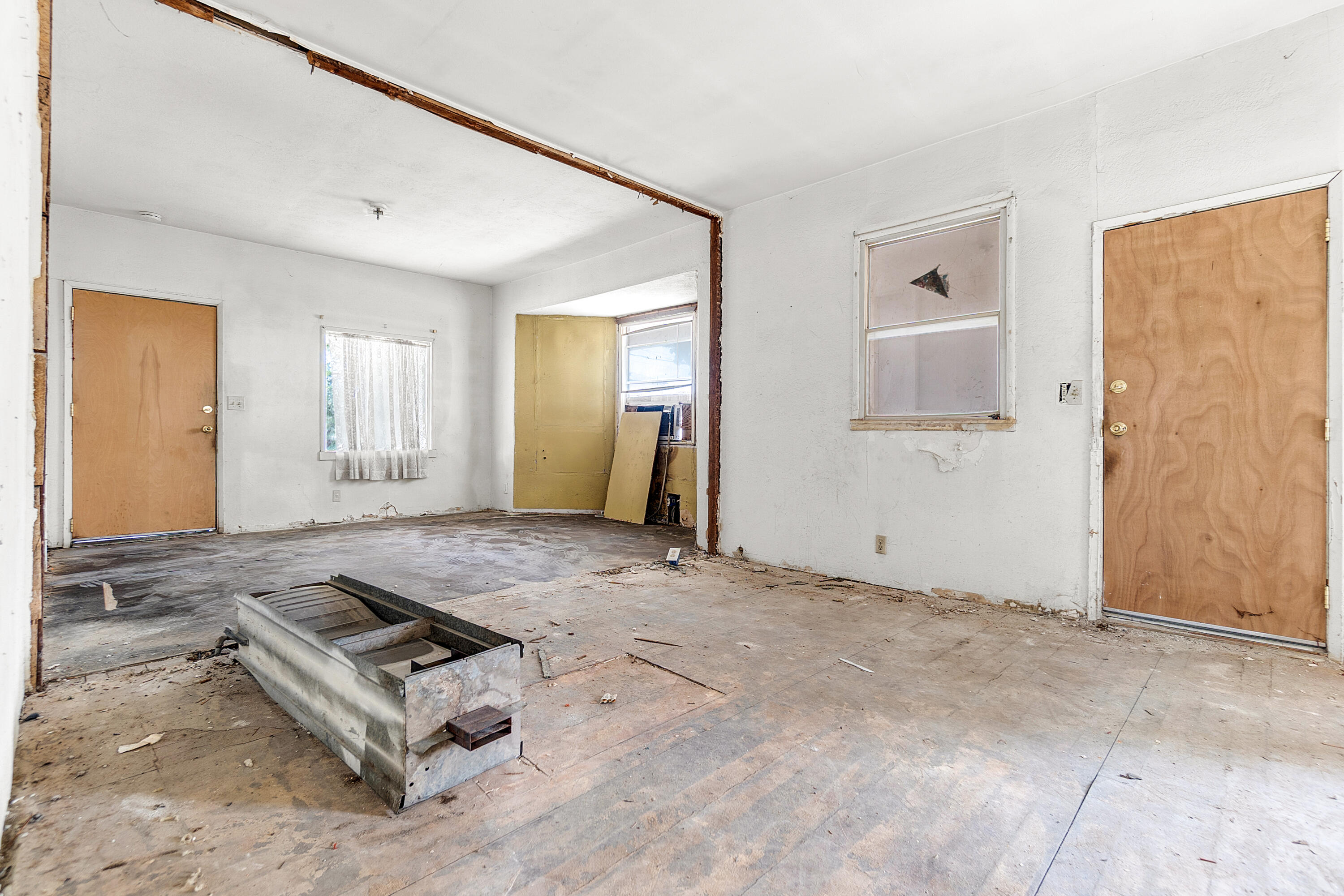 826 Kimball Ln, Hanford, CA 93230