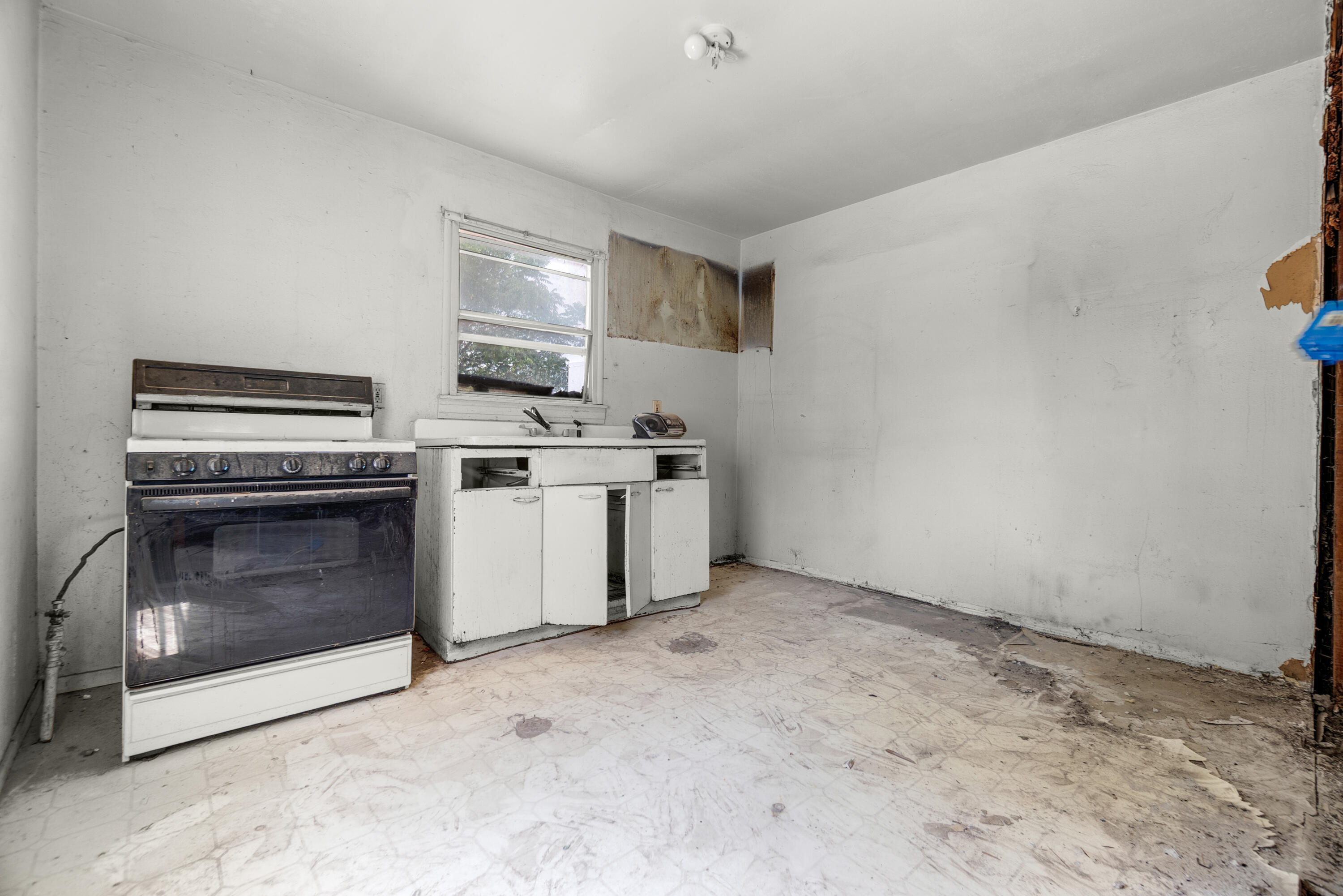 826 Kimball Ln, Hanford, CA 93230