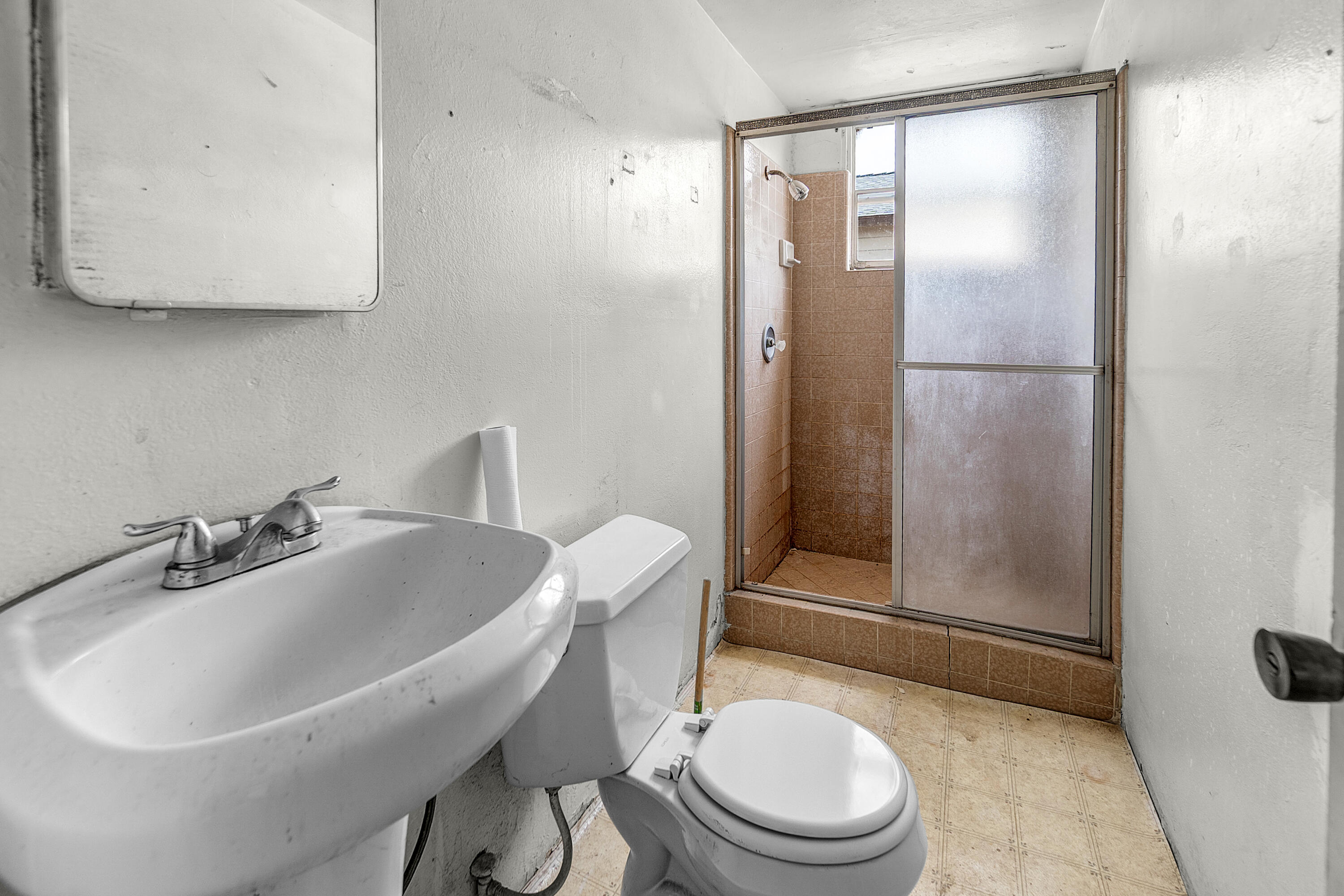 826 Kimball Ln, Hanford, CA 93230