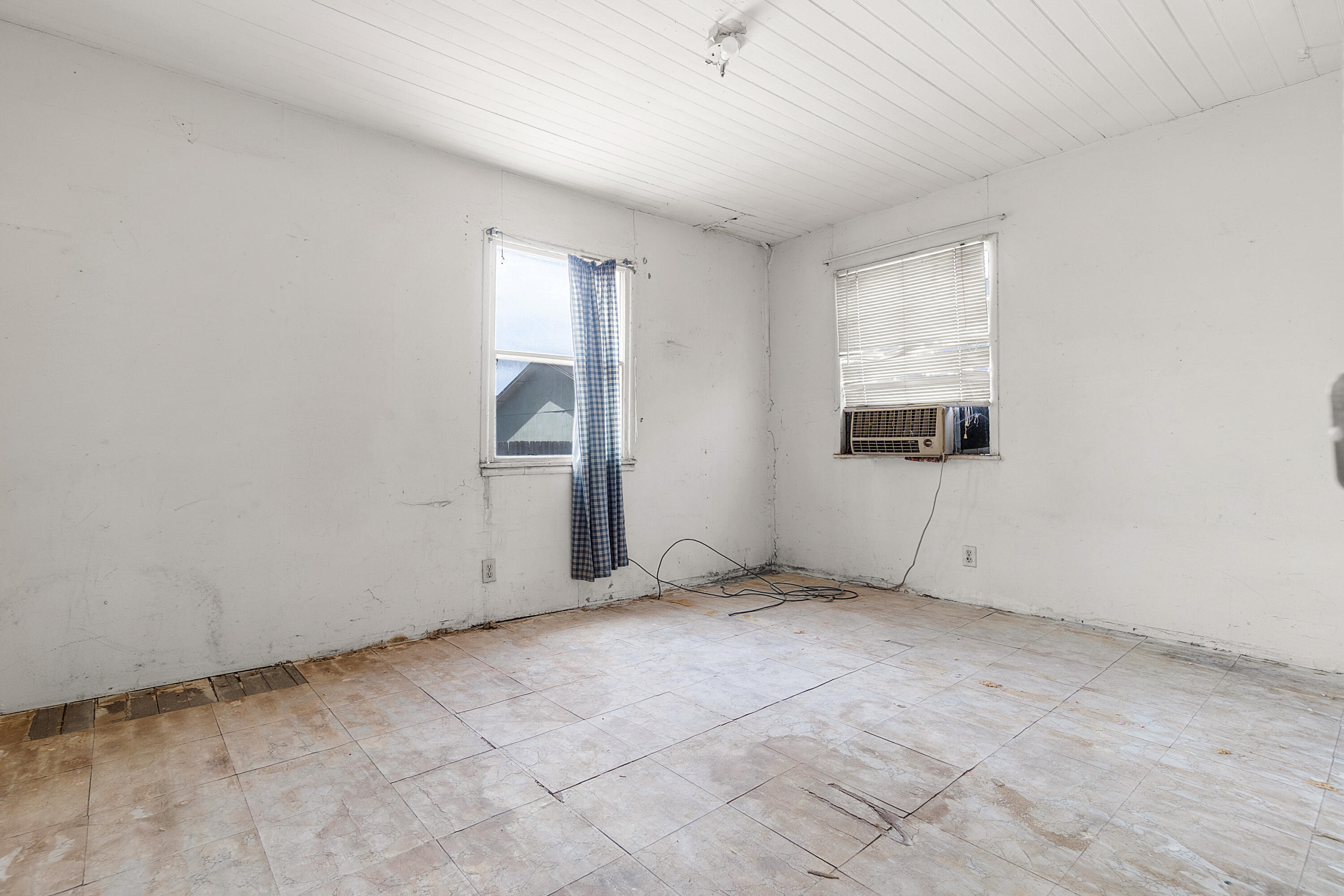 826 Kimball Ln, Hanford, CA 93230