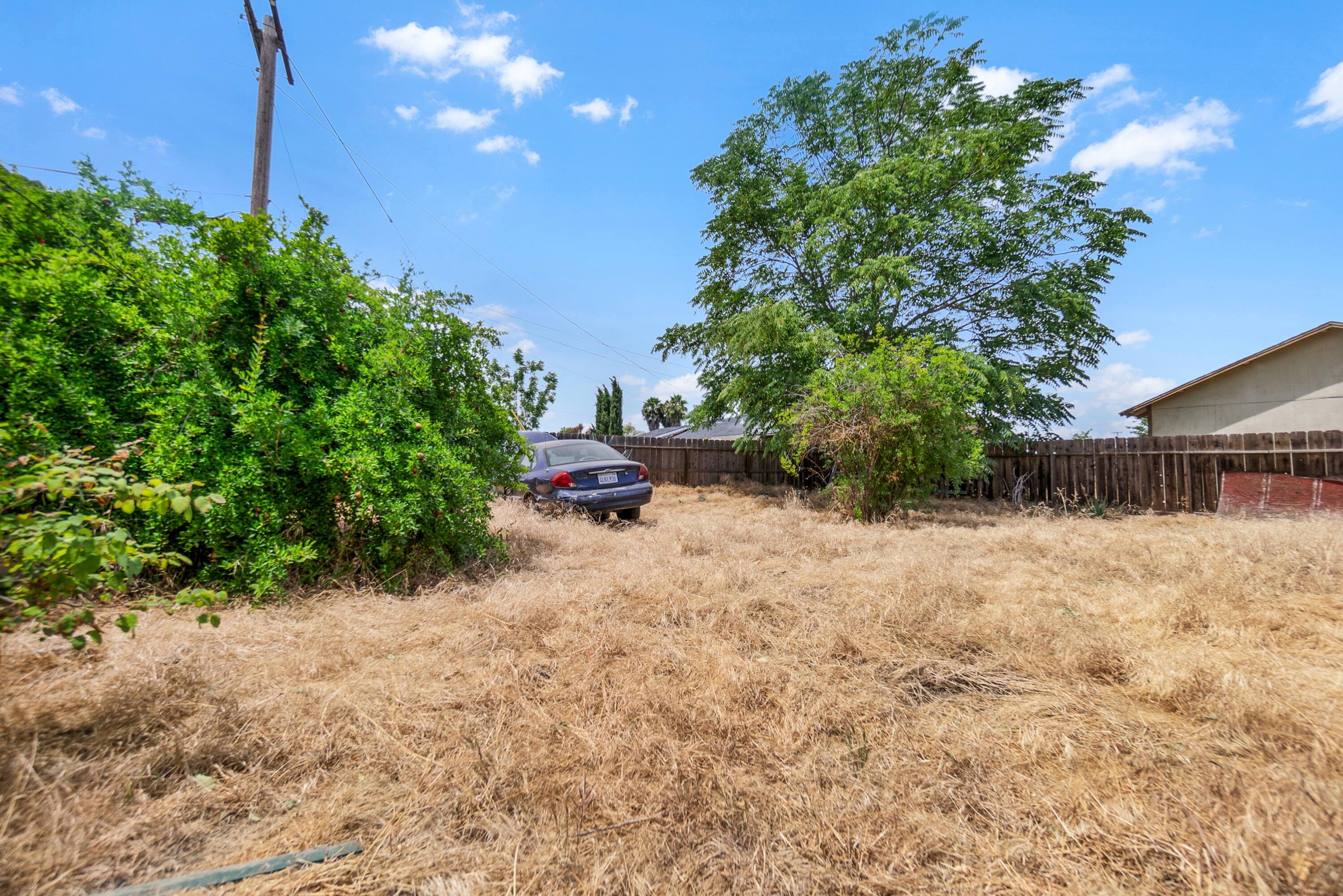 826 Kimball Ln, Hanford, CA 93230