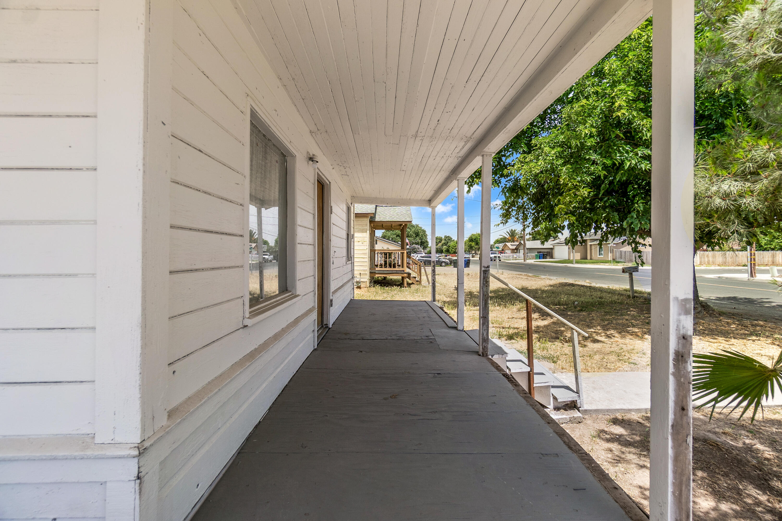 826 Kimball Ln, Hanford, CA 93230