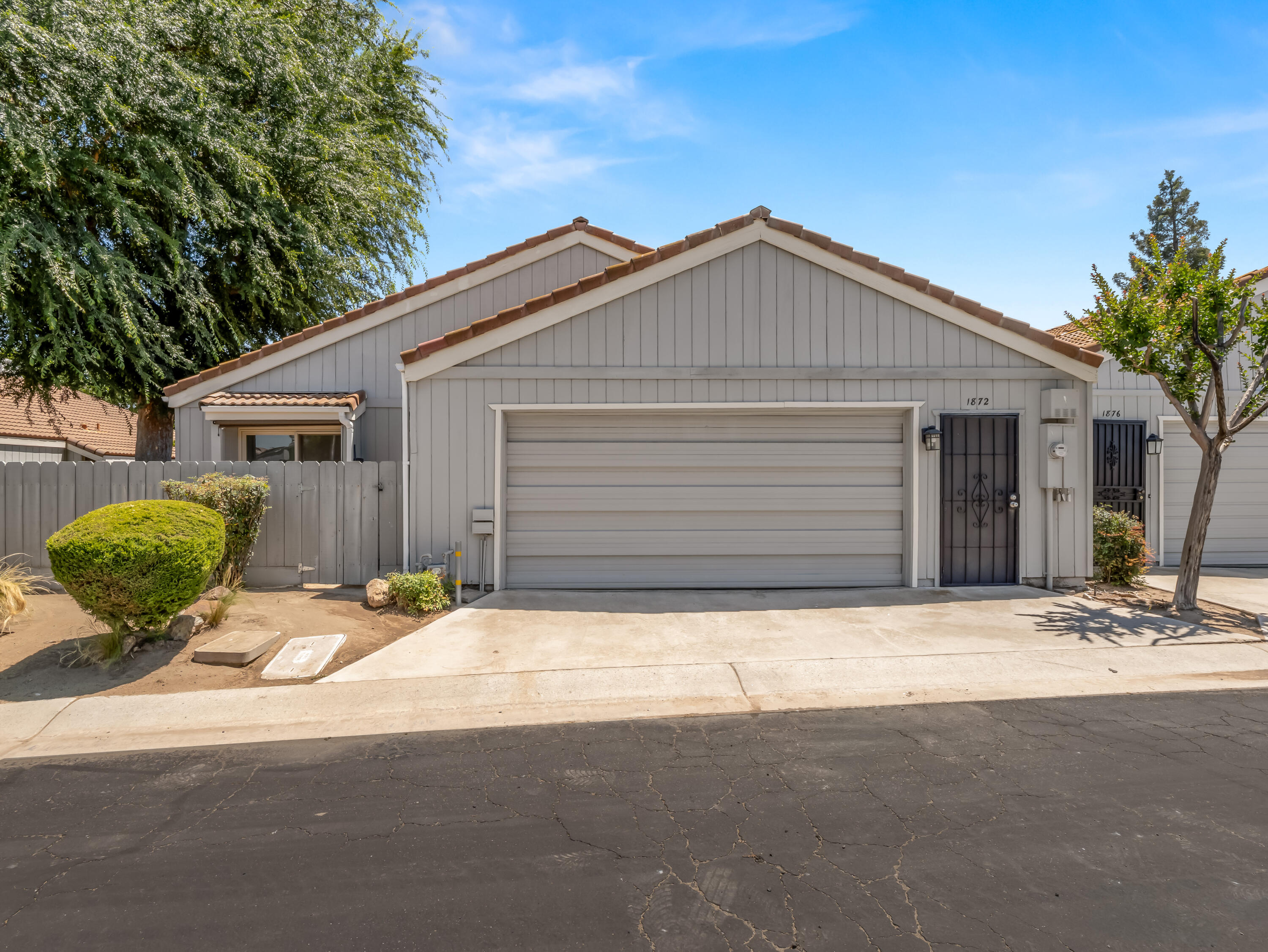 1872 Cougar Ln, Clovis, CA 93611