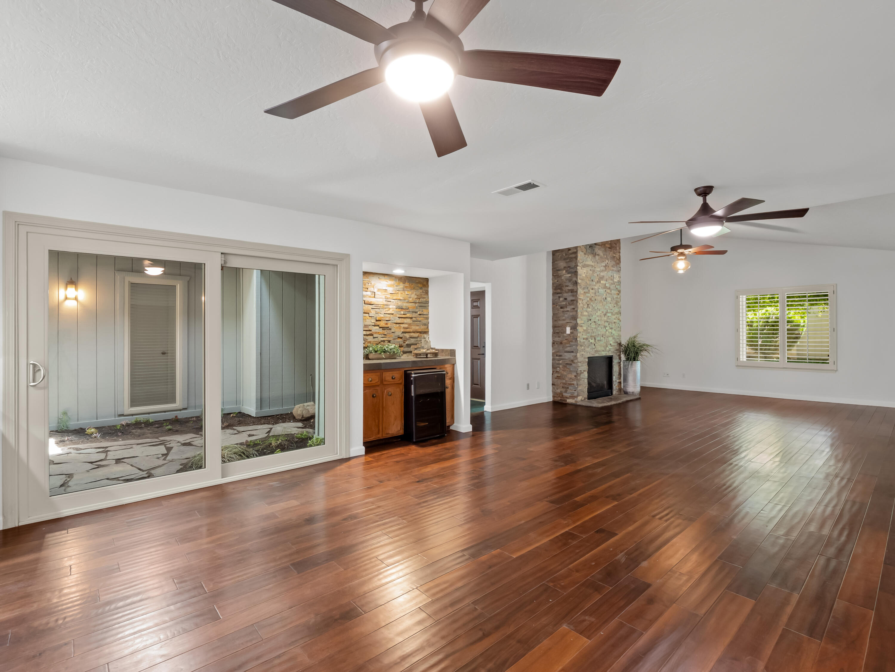 1872 Cougar Ln, Clovis, CA 93611